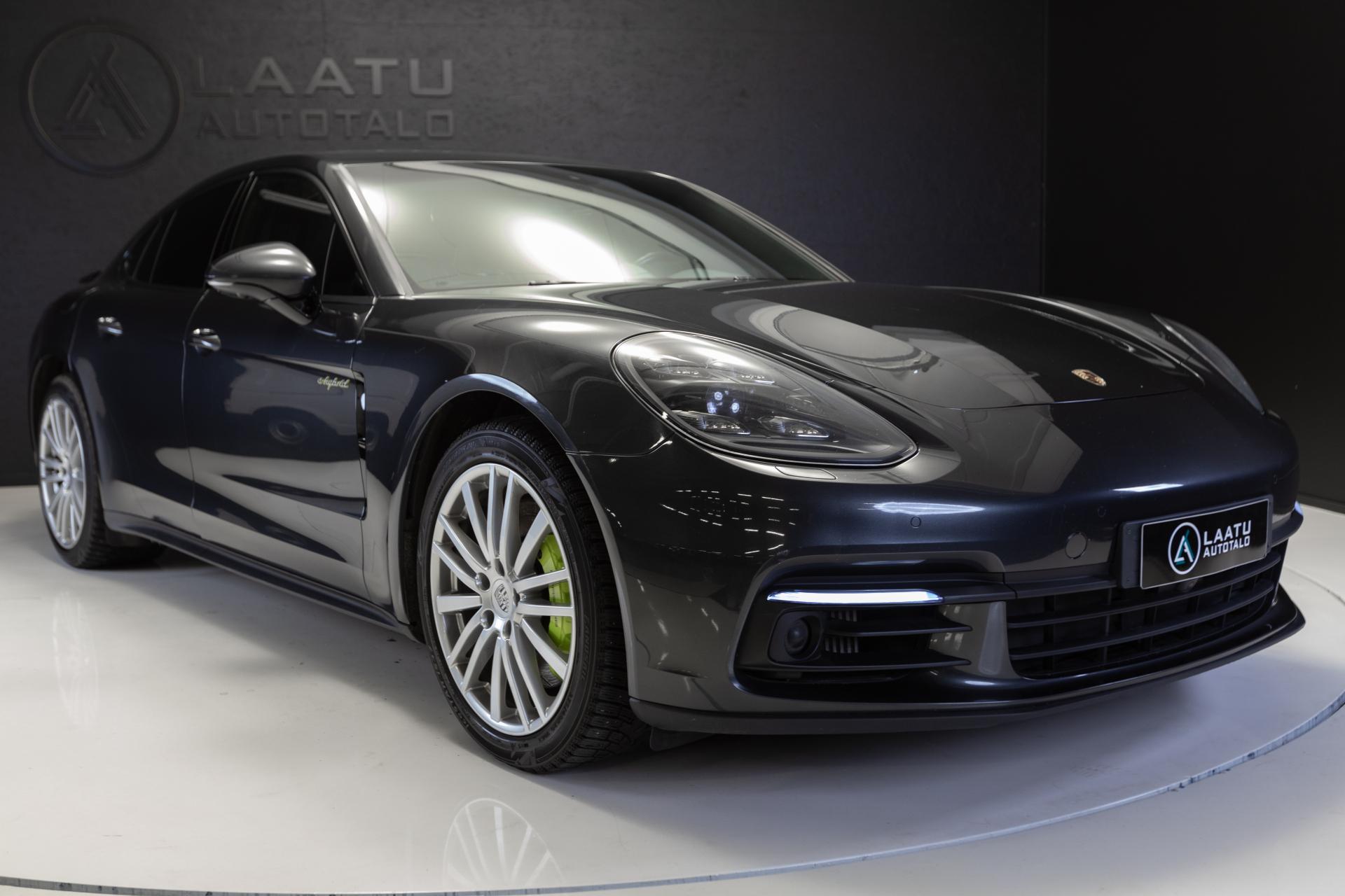 PORSCHE Panamera 2018