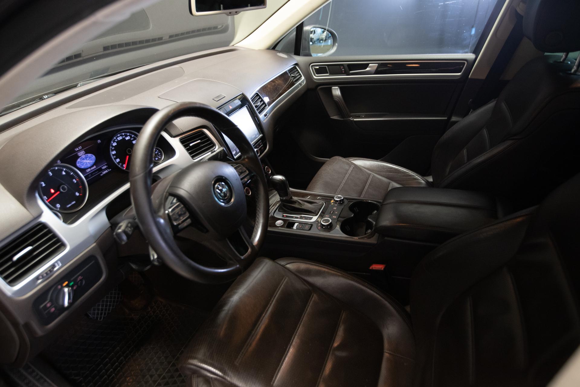 VOLKSWAGEN Touareg 2011