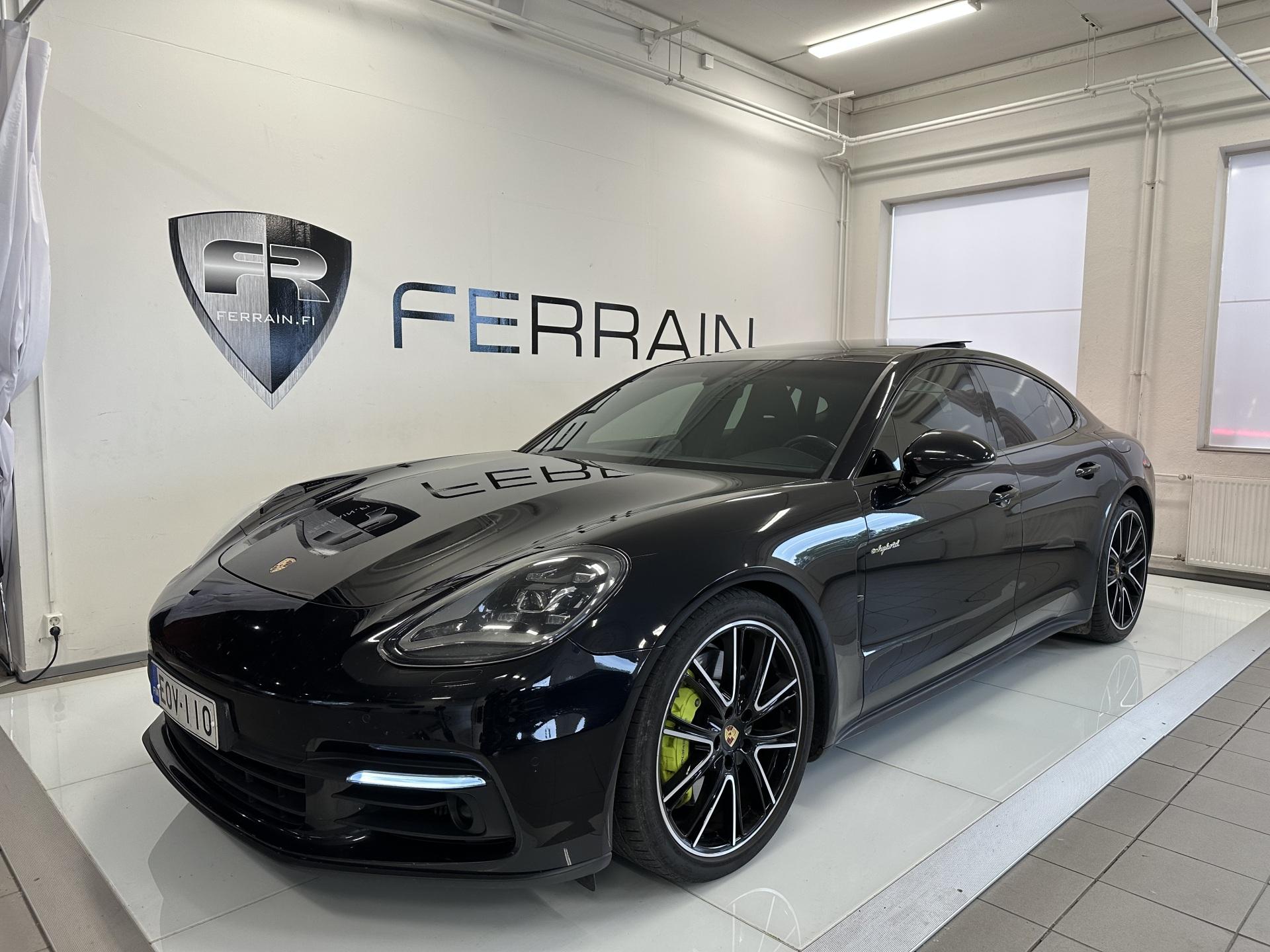 PORSCHE Panamera 2017