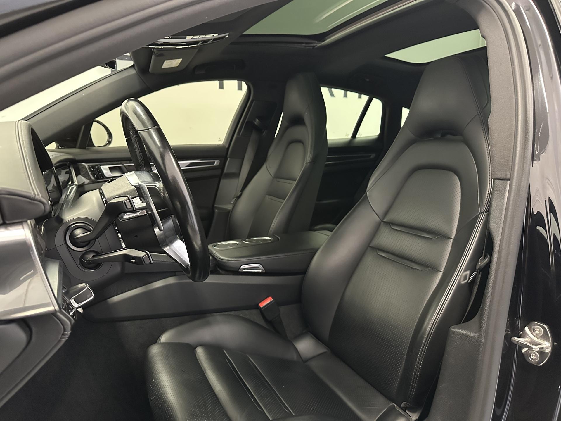 PORSCHE Panamera 2017