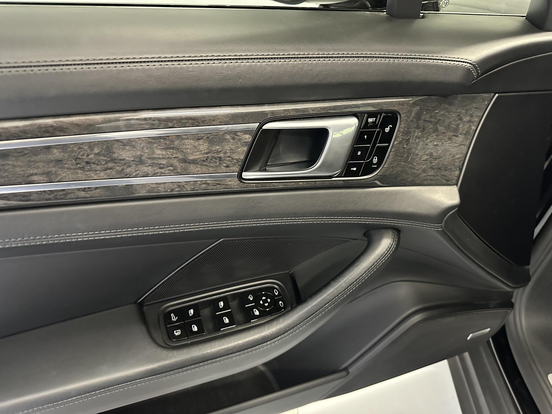 PORSCHE Panamera 2017