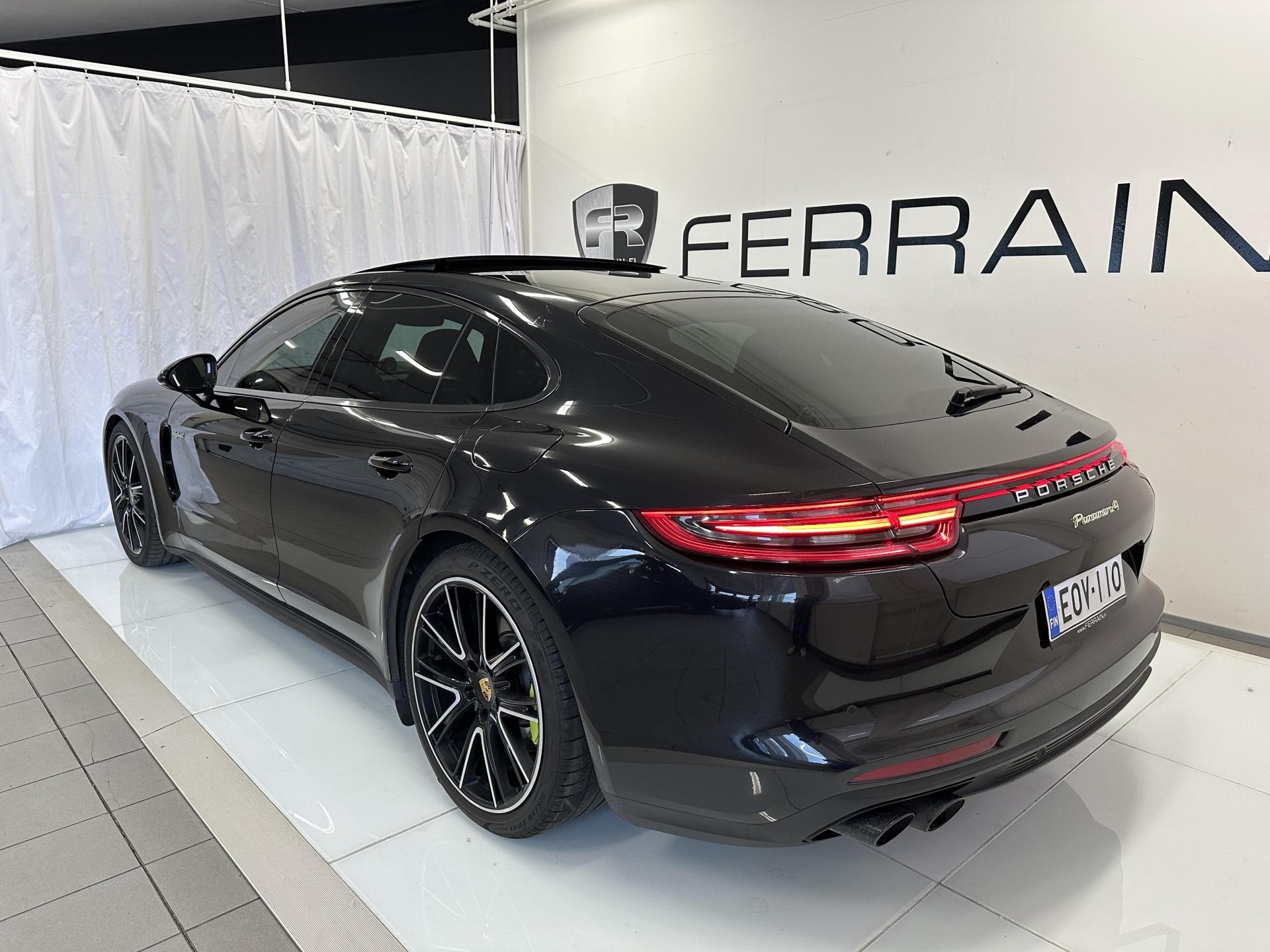 PORSCHE Panamera 2017