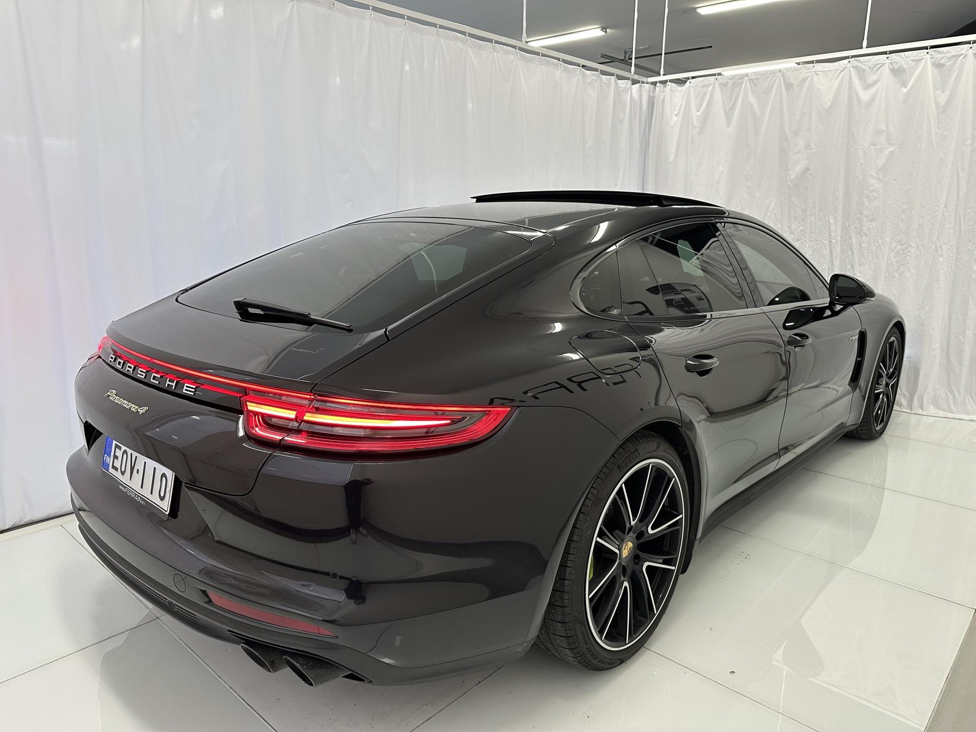 PORSCHE Panamera 2017