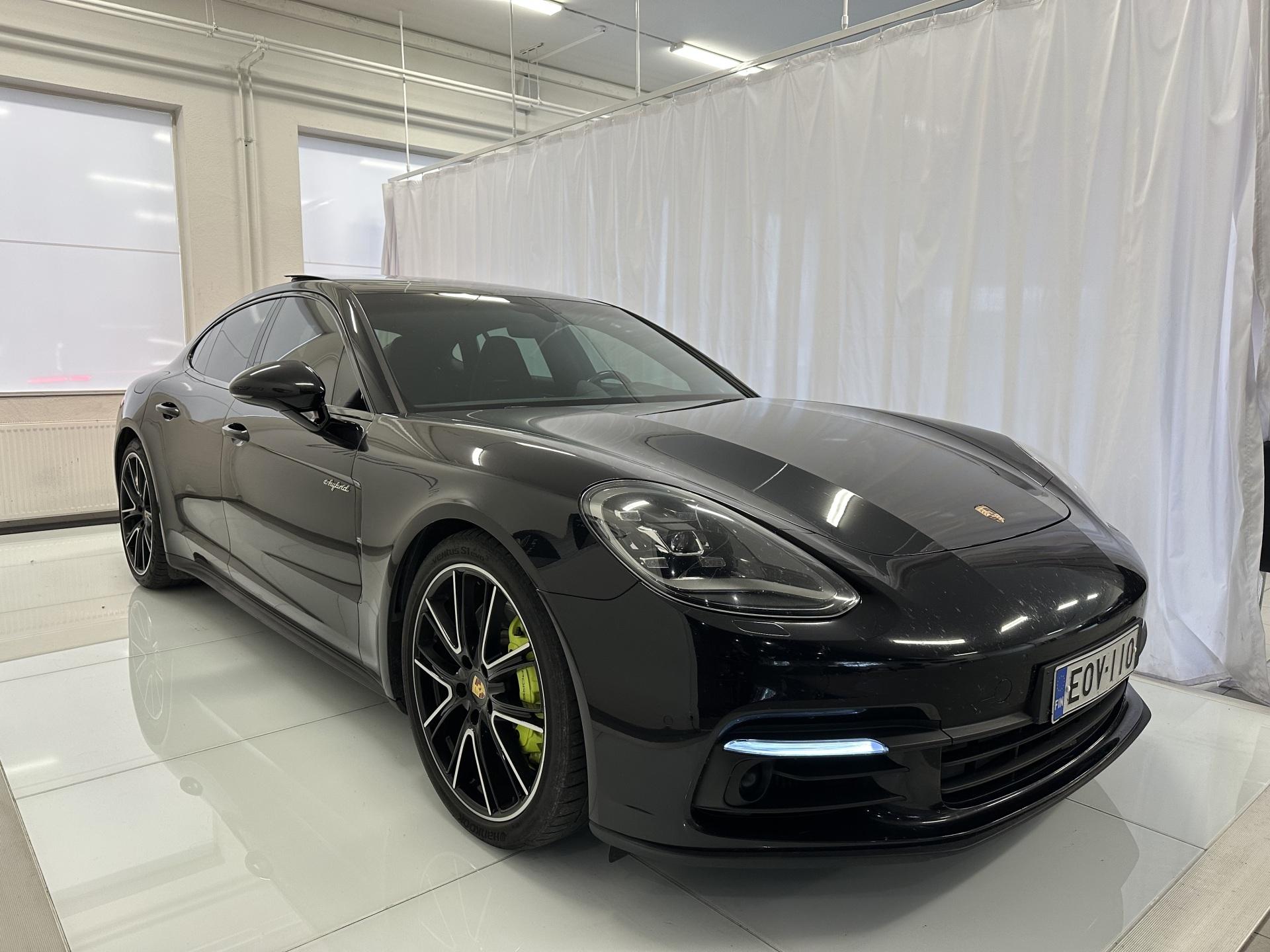 PORSCHE Panamera 2017