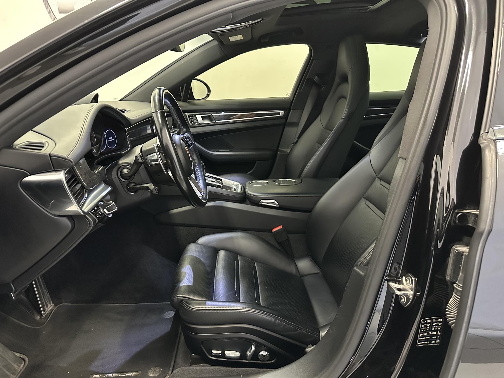 PORSCHE Panamera 2017