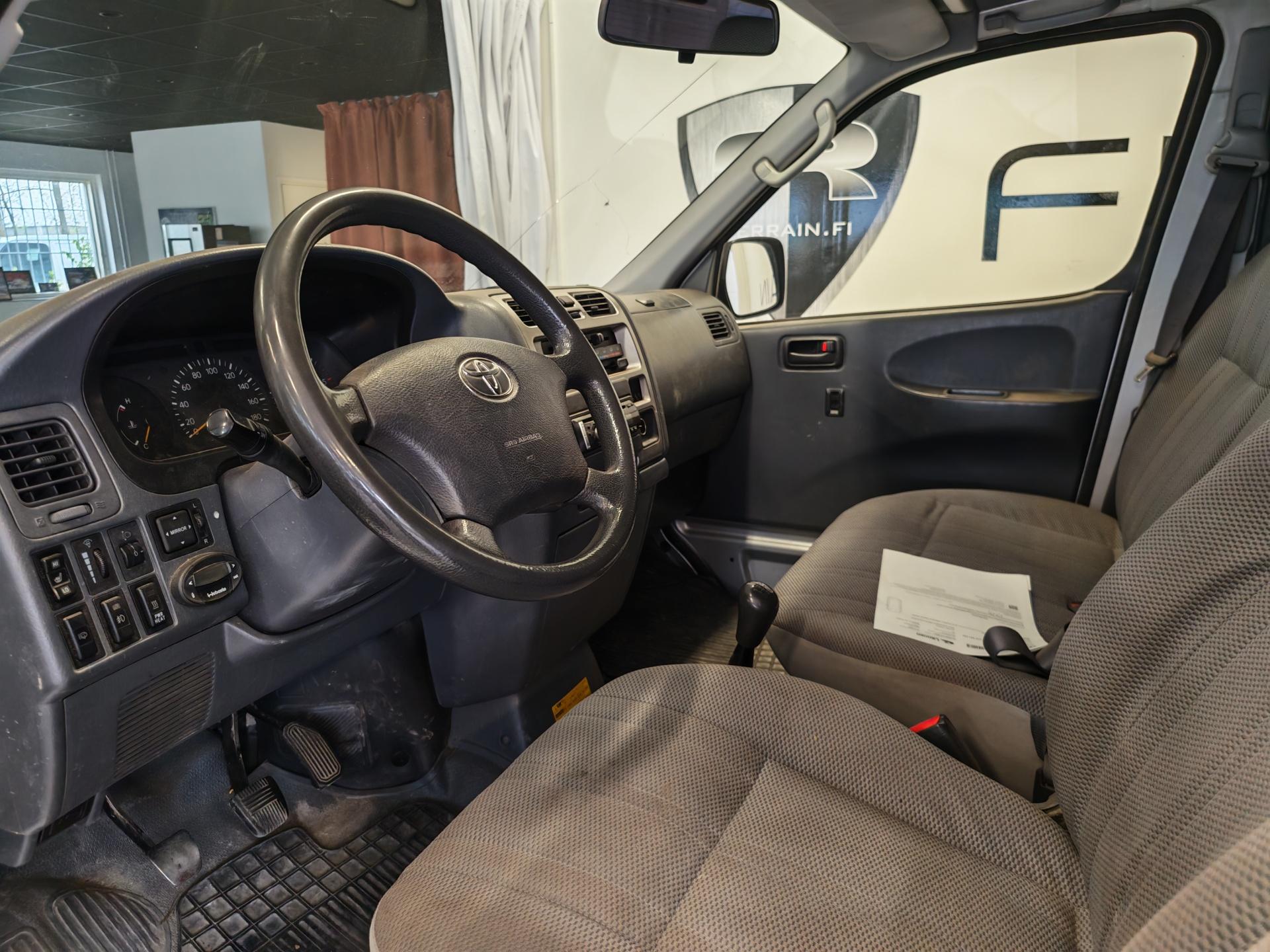 TOYOTA Hiace 2008