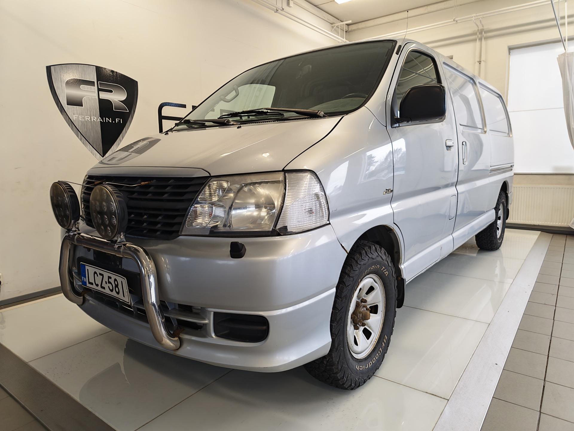 TOYOTA Hiace 2008