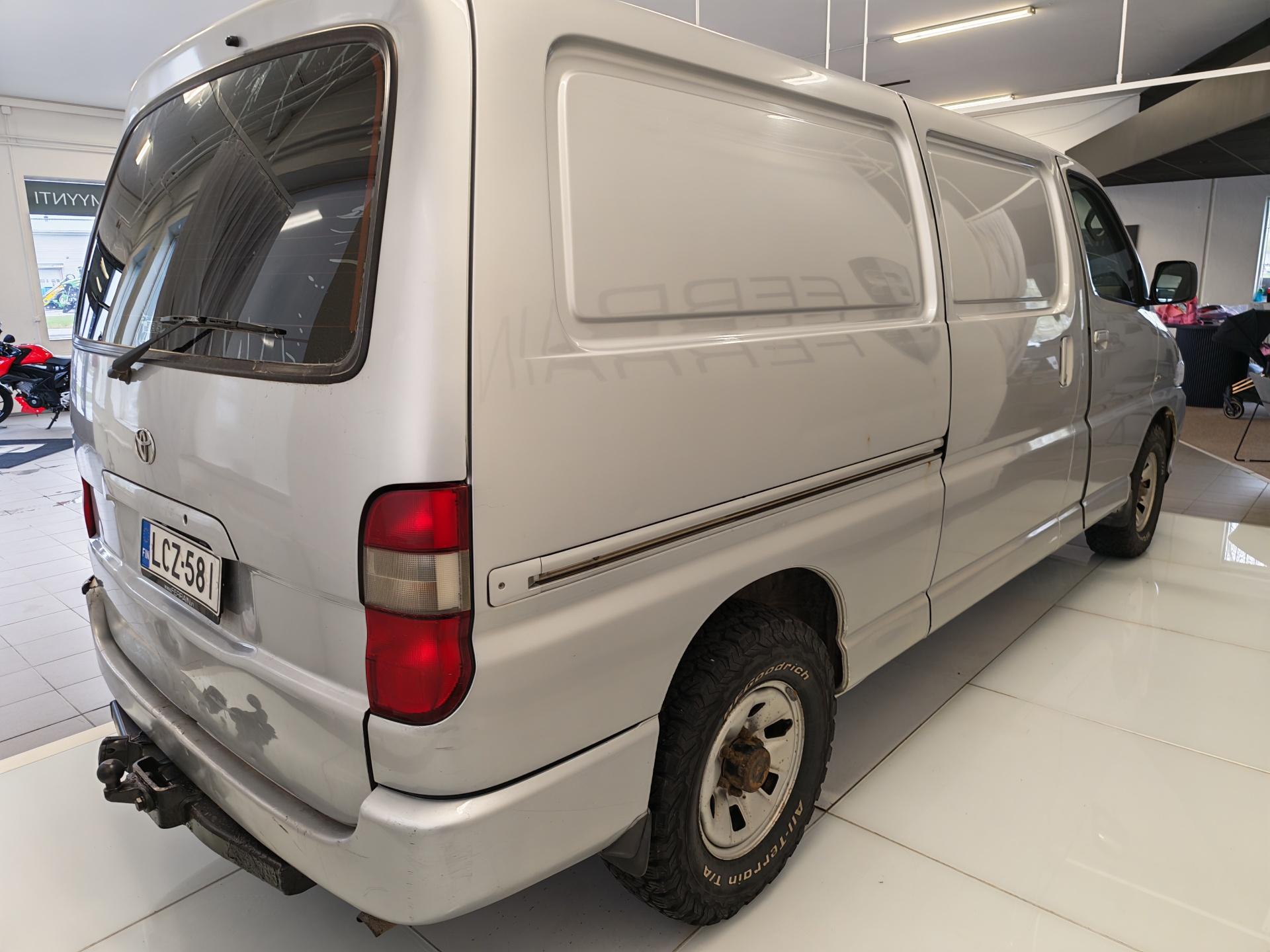 TOYOTA Hiace 2008