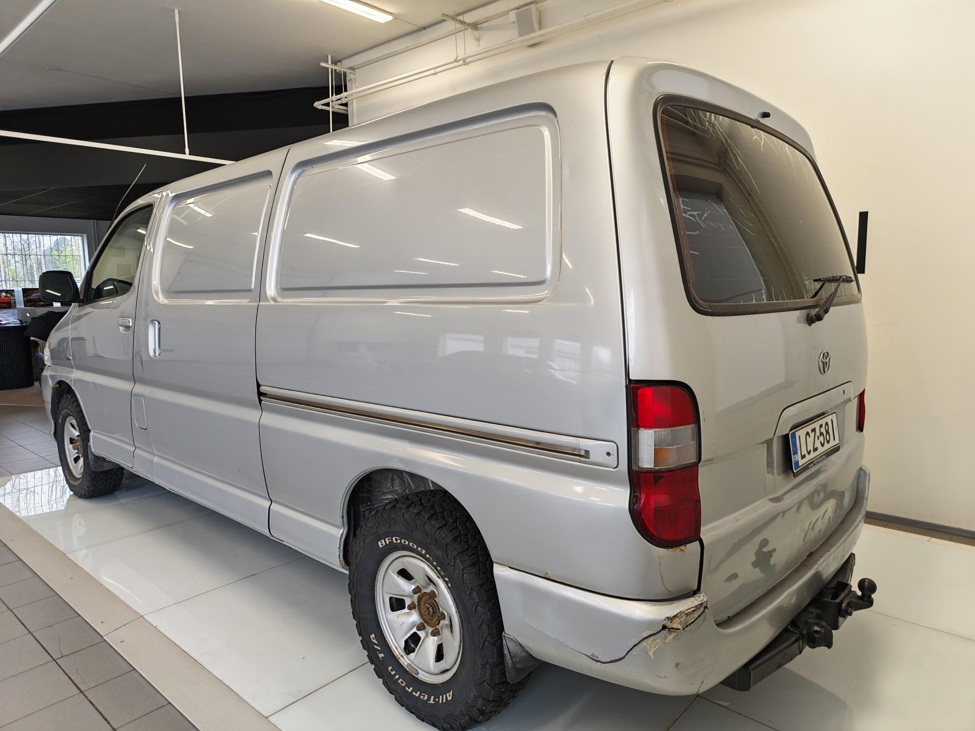 TOYOTA Hiace 2008