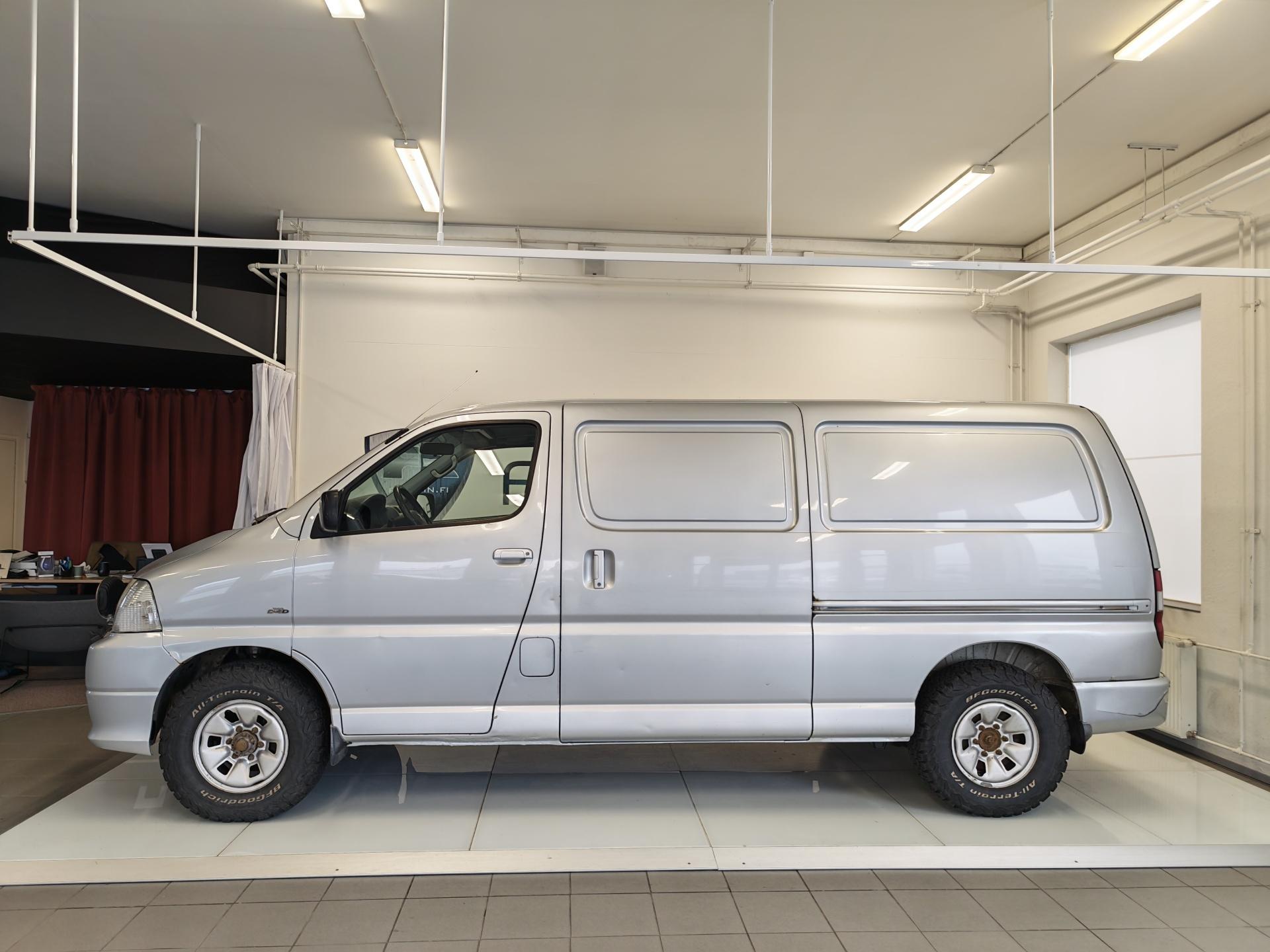 TOYOTA Hiace 2008