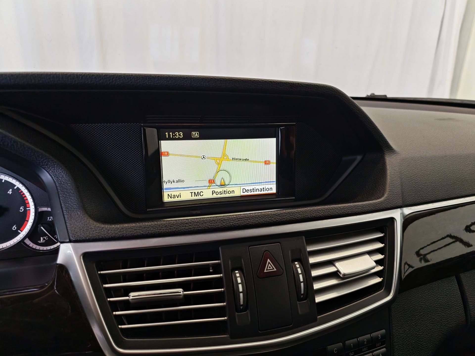 MERCEDES-BENZ E 2011