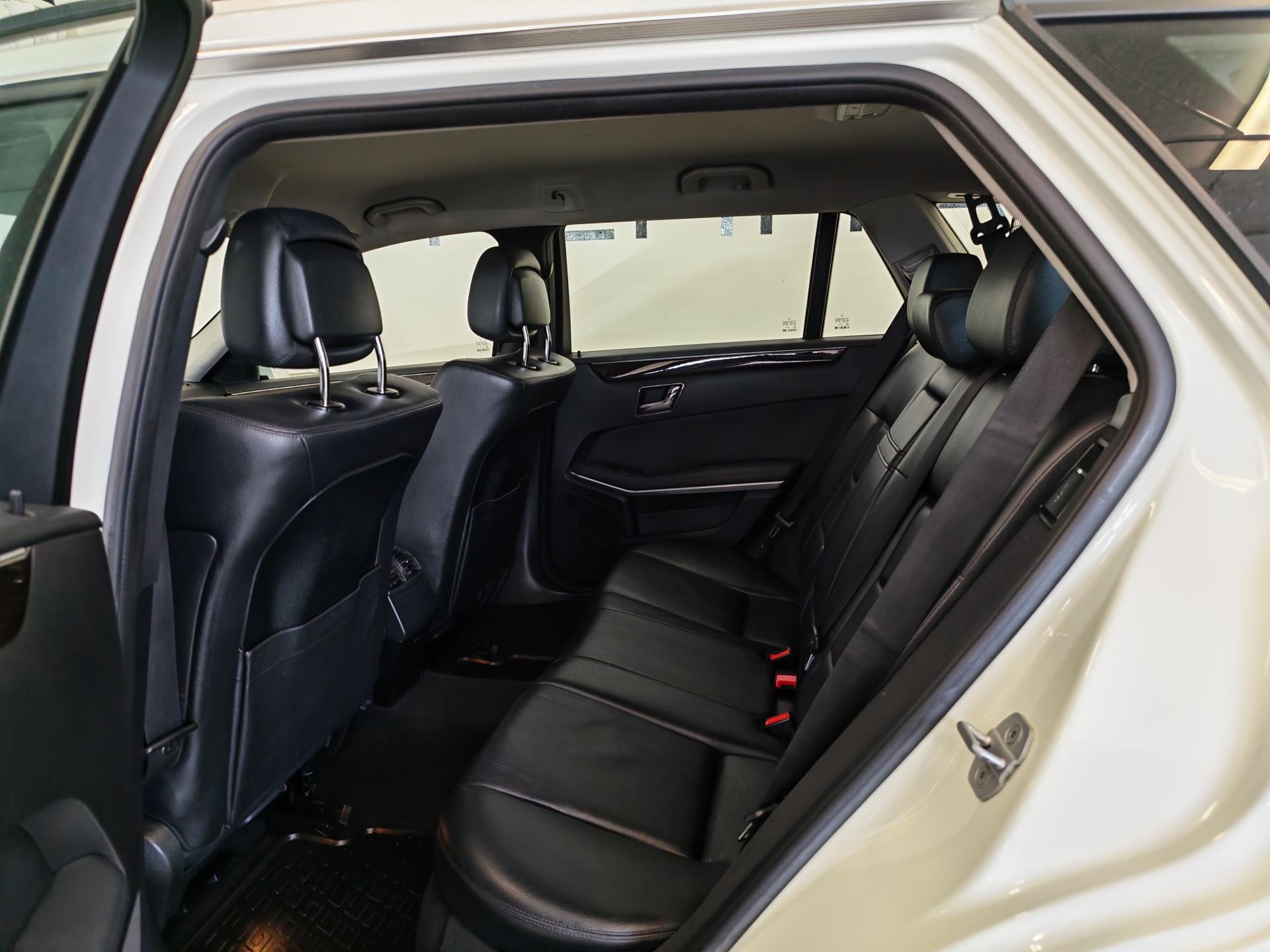 MERCEDES-BENZ E 2011