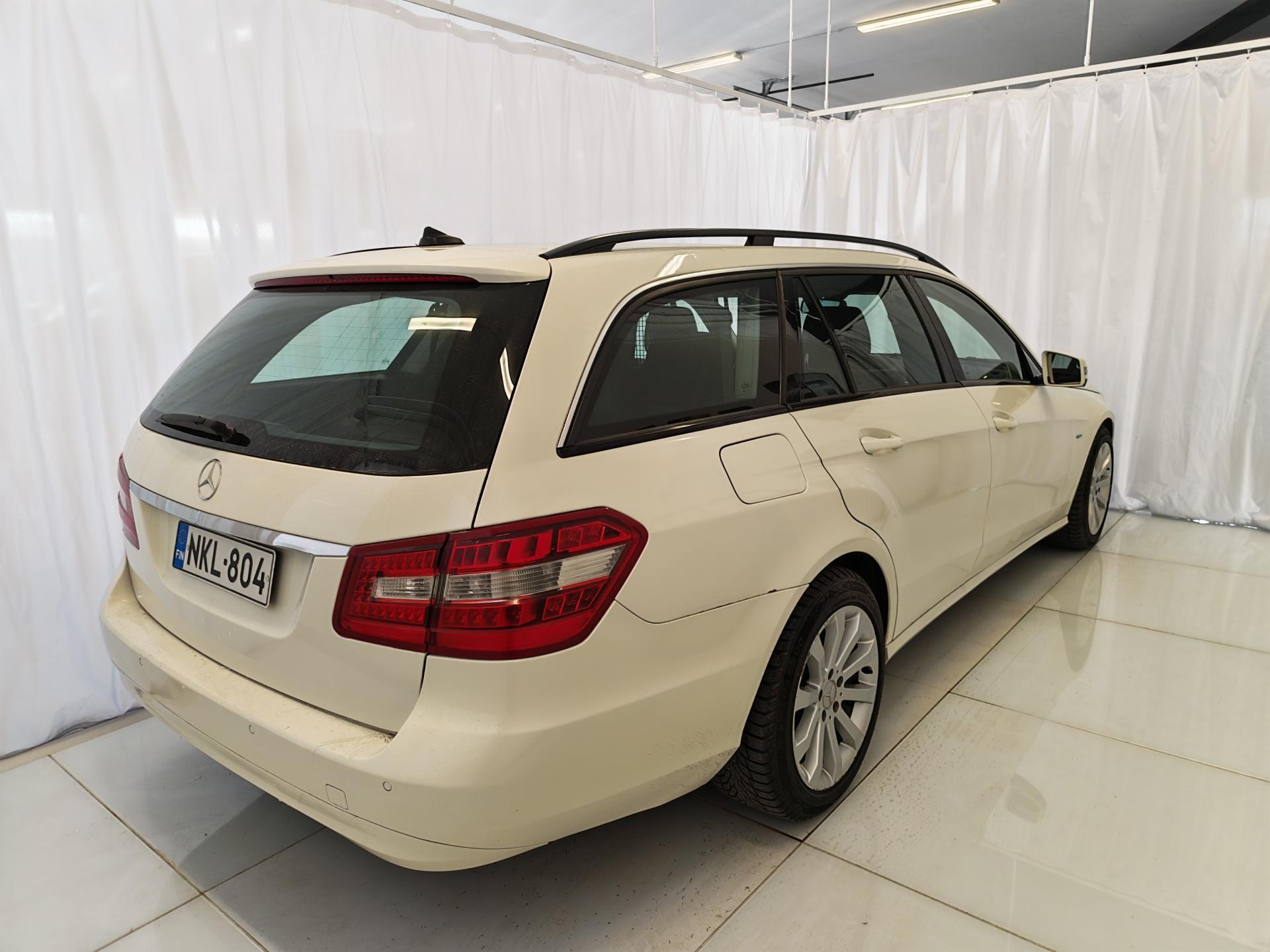 MERCEDES-BENZ E 2011