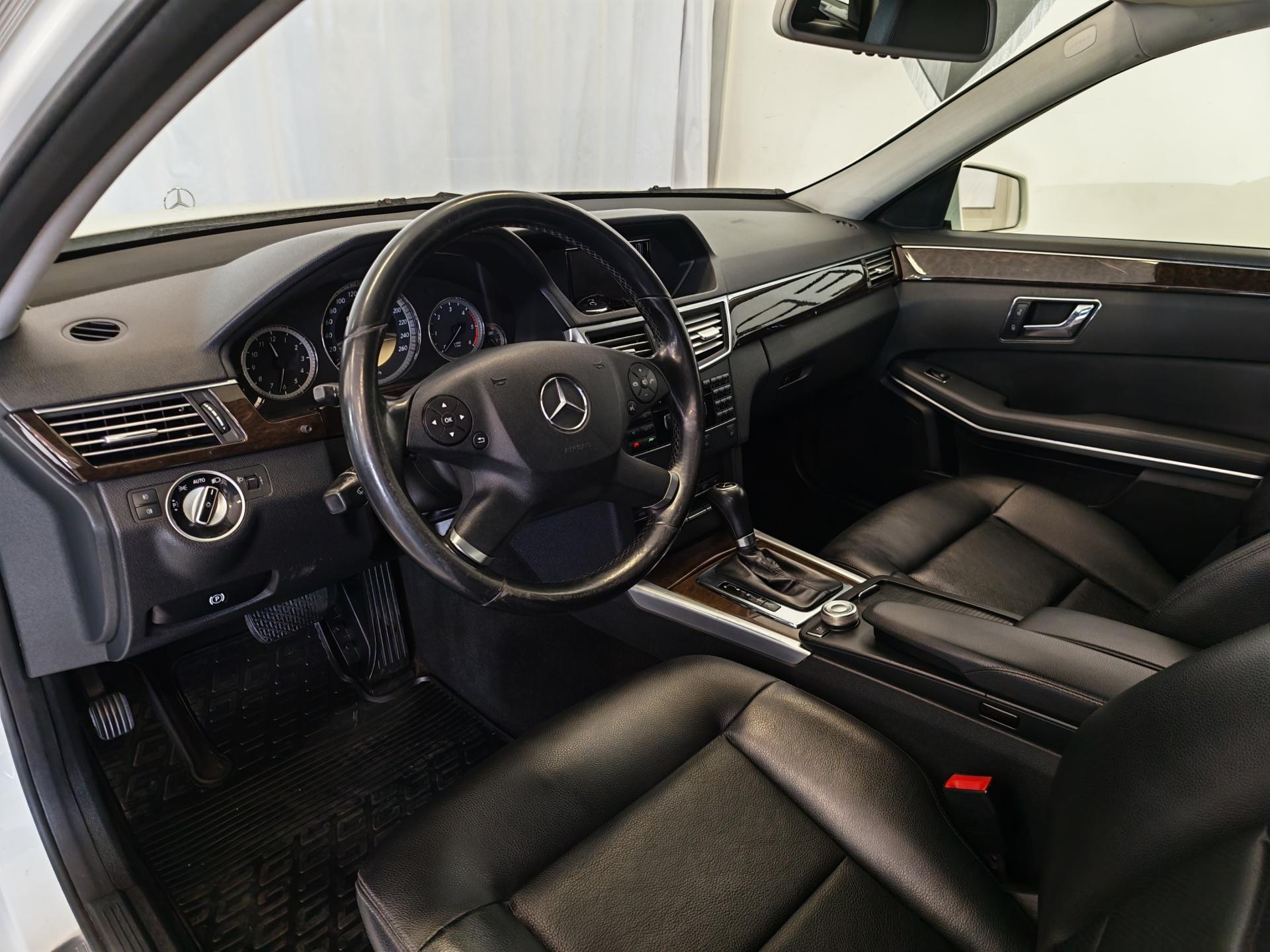 MERCEDES-BENZ E 2011