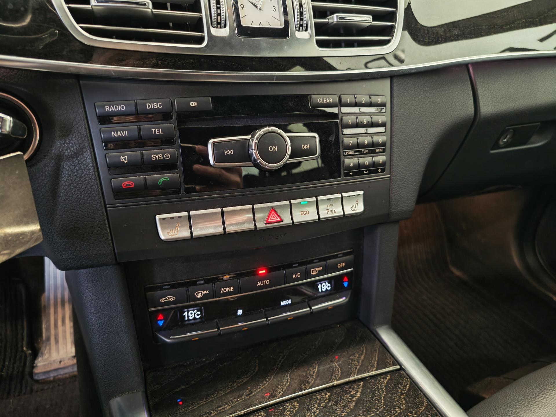 MERCEDES-BENZ E 220 2014