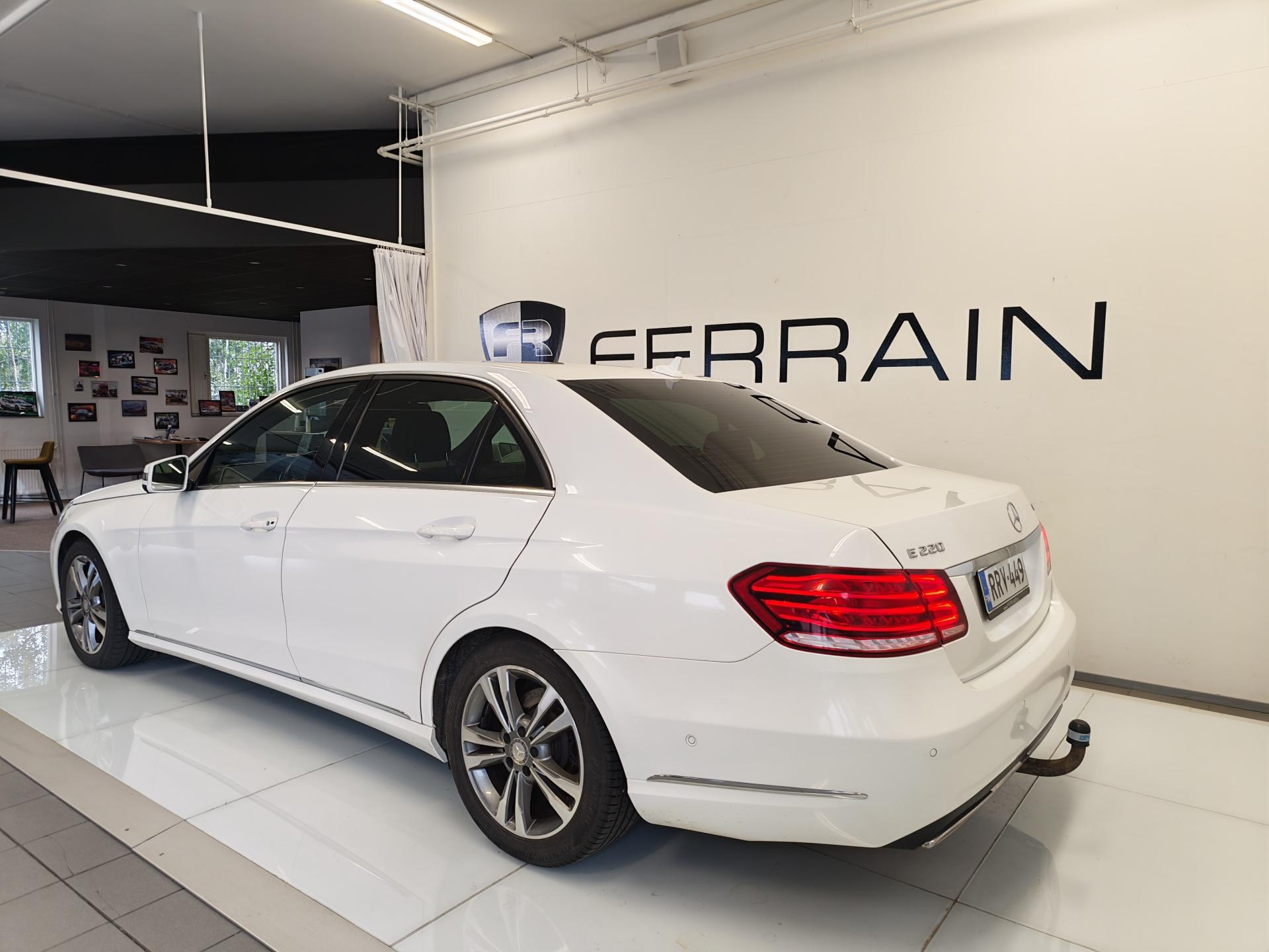 MERCEDES-BENZ E 220 2014