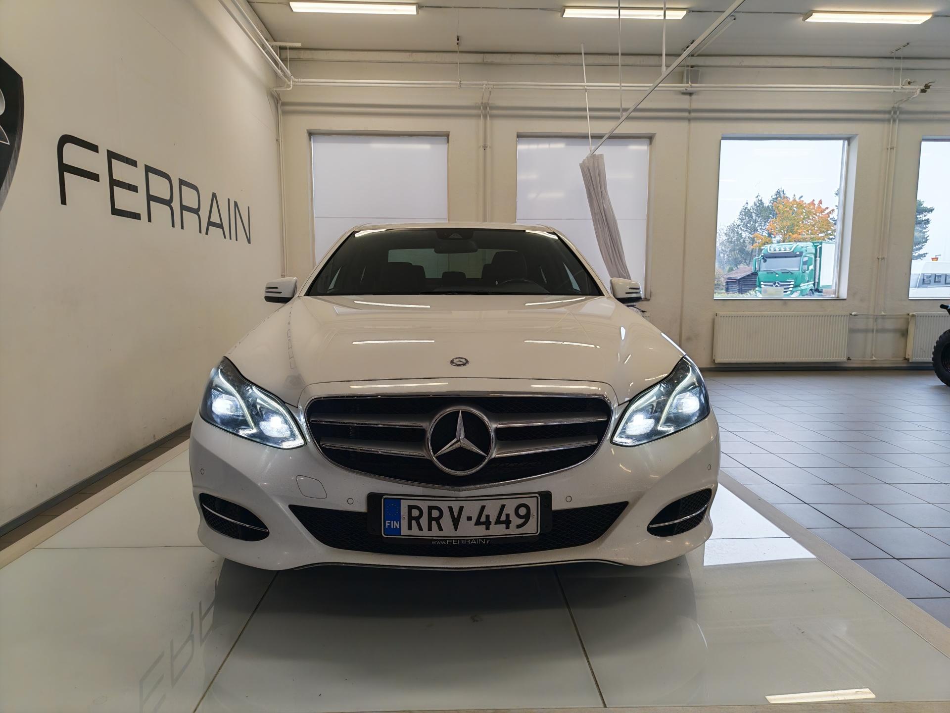 MERCEDES-BENZ E 220 2014