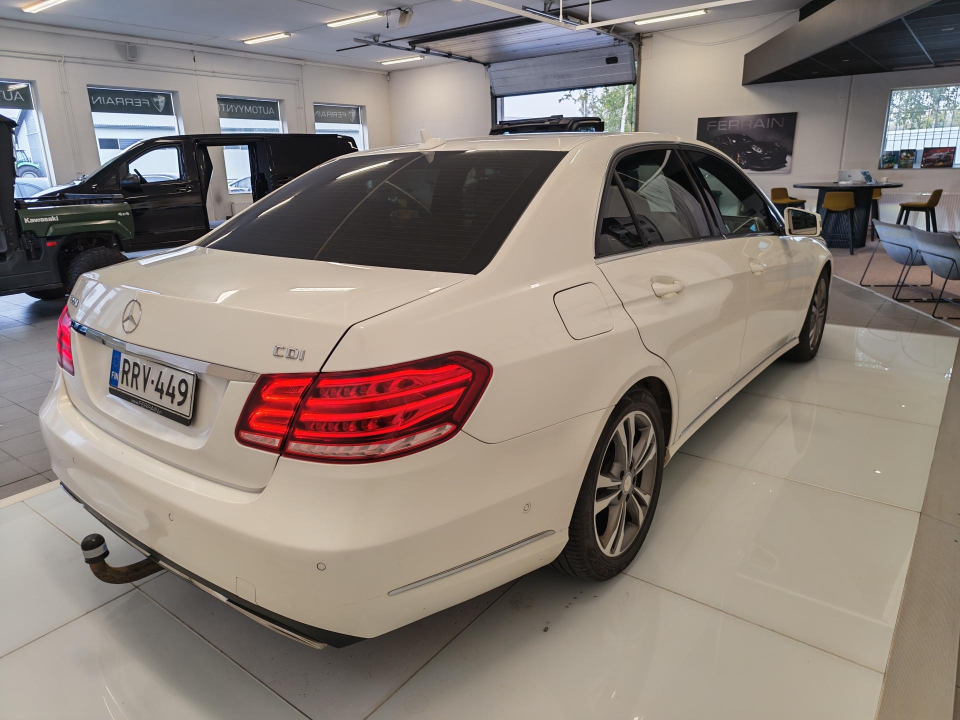 MERCEDES-BENZ E 220 2014