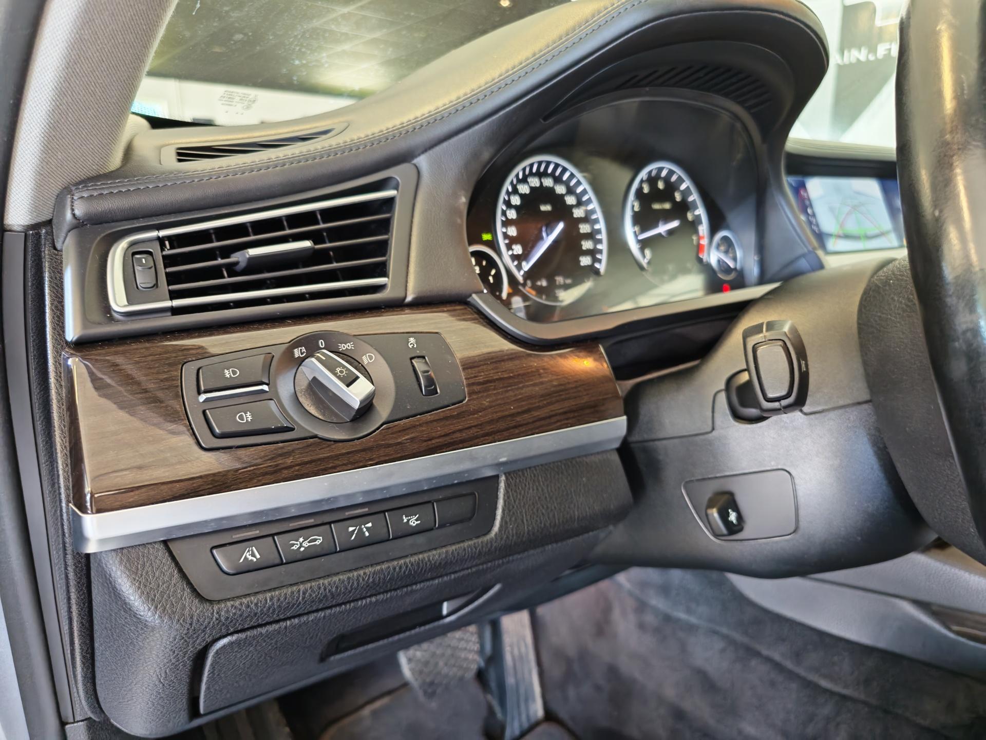 BMW 750 2010