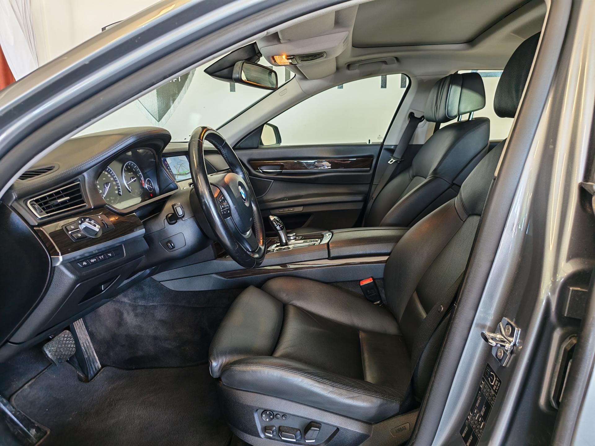 BMW 750 2010