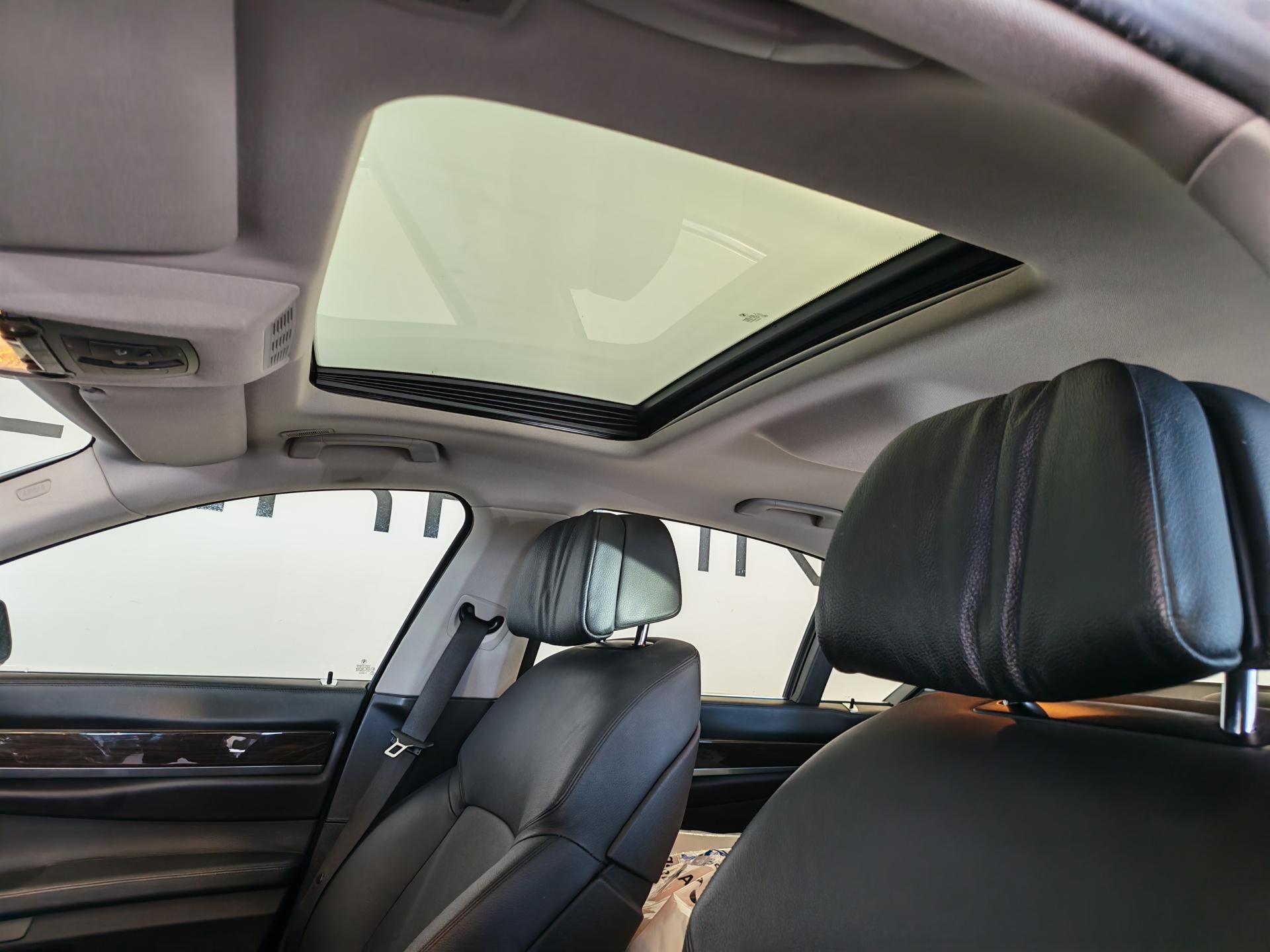 BMW 750 2010