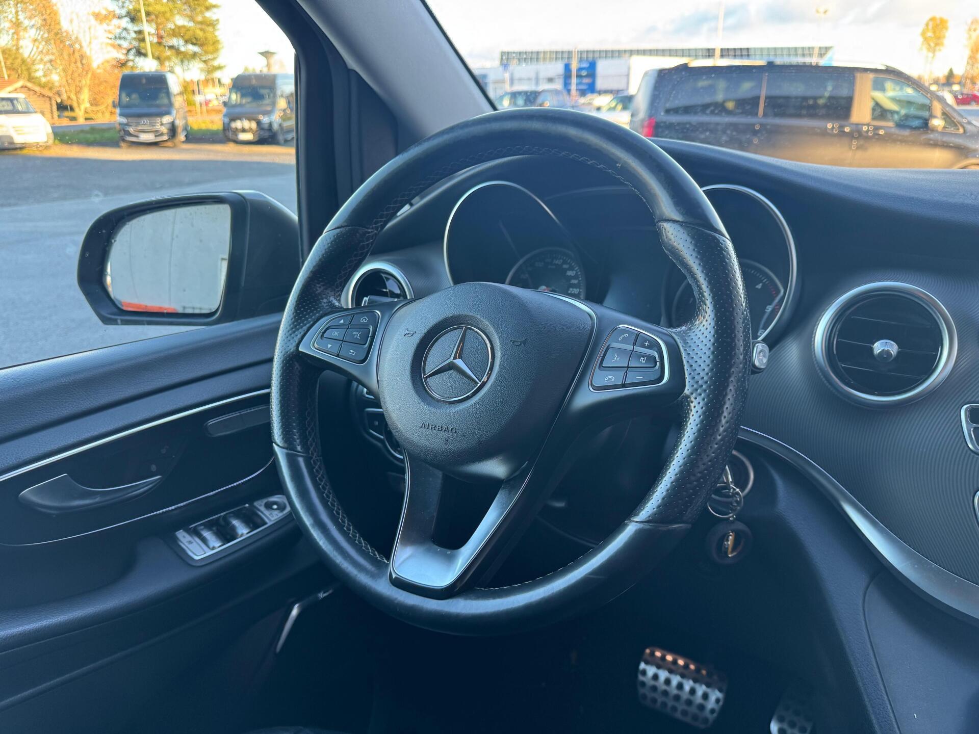 MERCEDES-BENZ V 2016