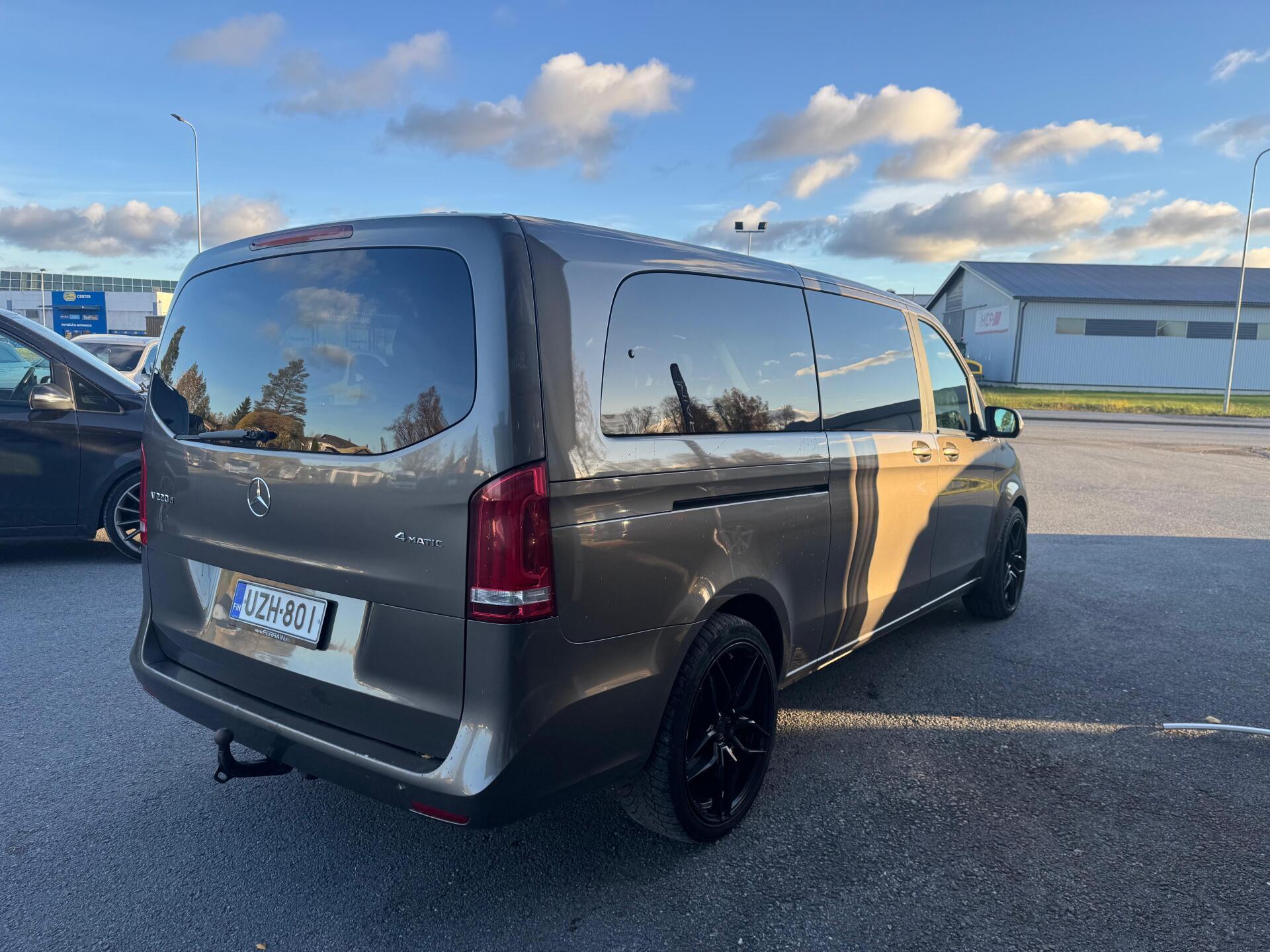 MERCEDES-BENZ V 2016