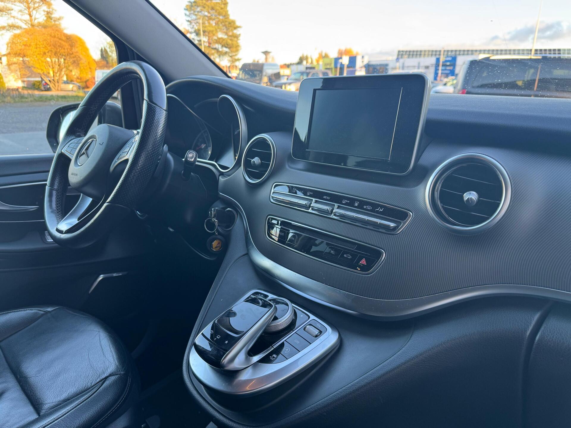 MERCEDES-BENZ V 2016