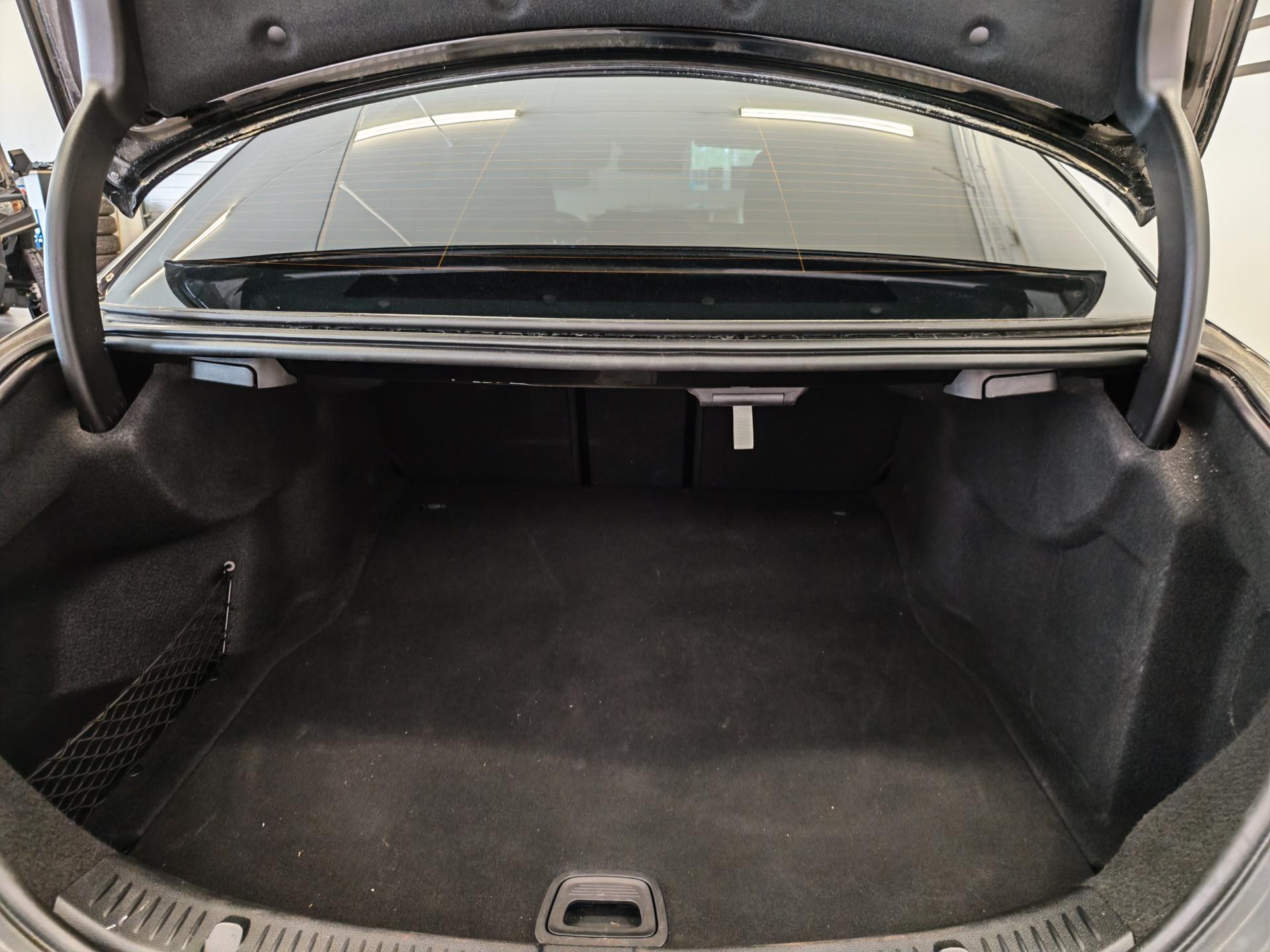 MERCEDES-BENZ E 2022