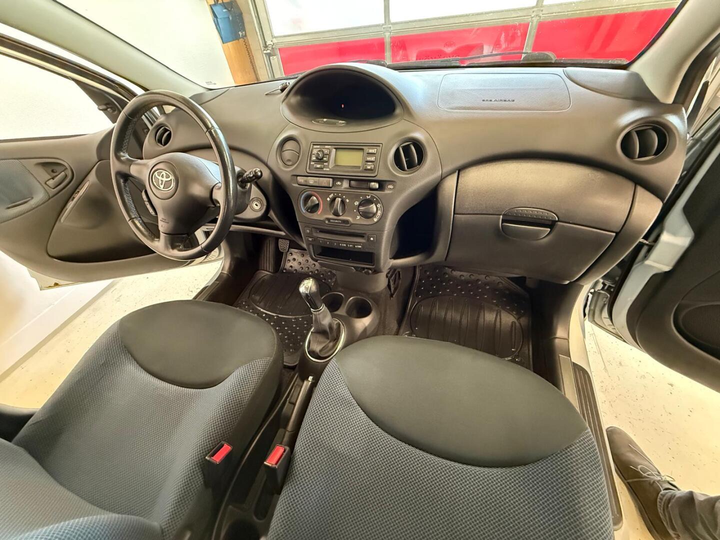 TOYOTA Yaris 2004
