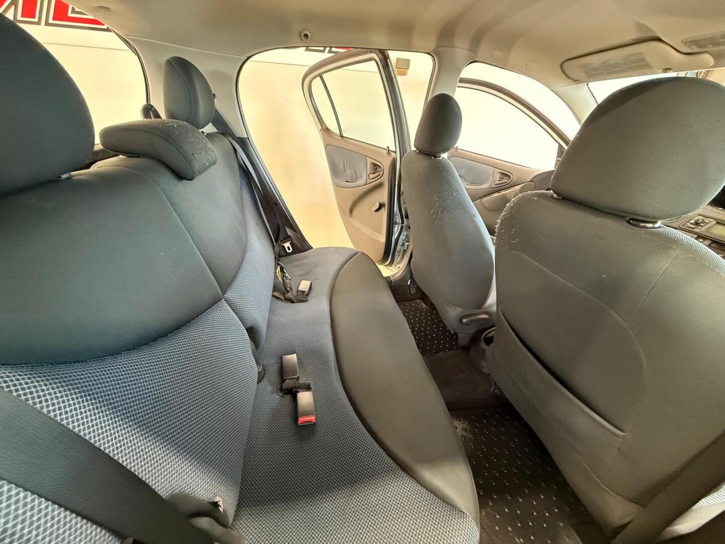 TOYOTA Yaris 2004