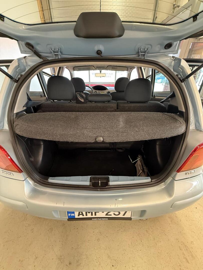 TOYOTA Yaris 2004