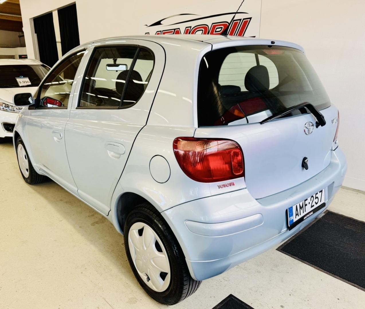 TOYOTA Yaris 2004