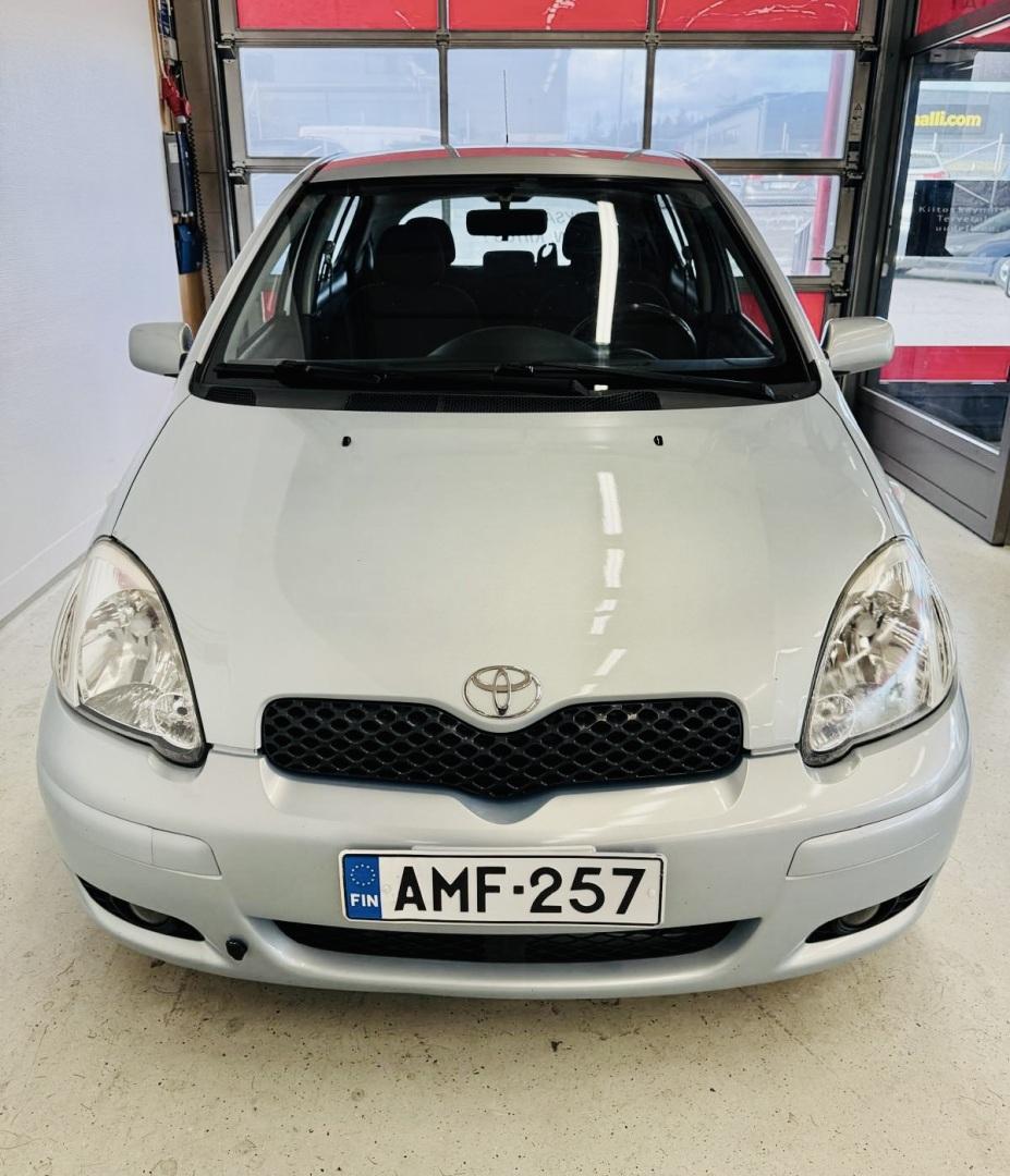 TOYOTA Yaris 2004
