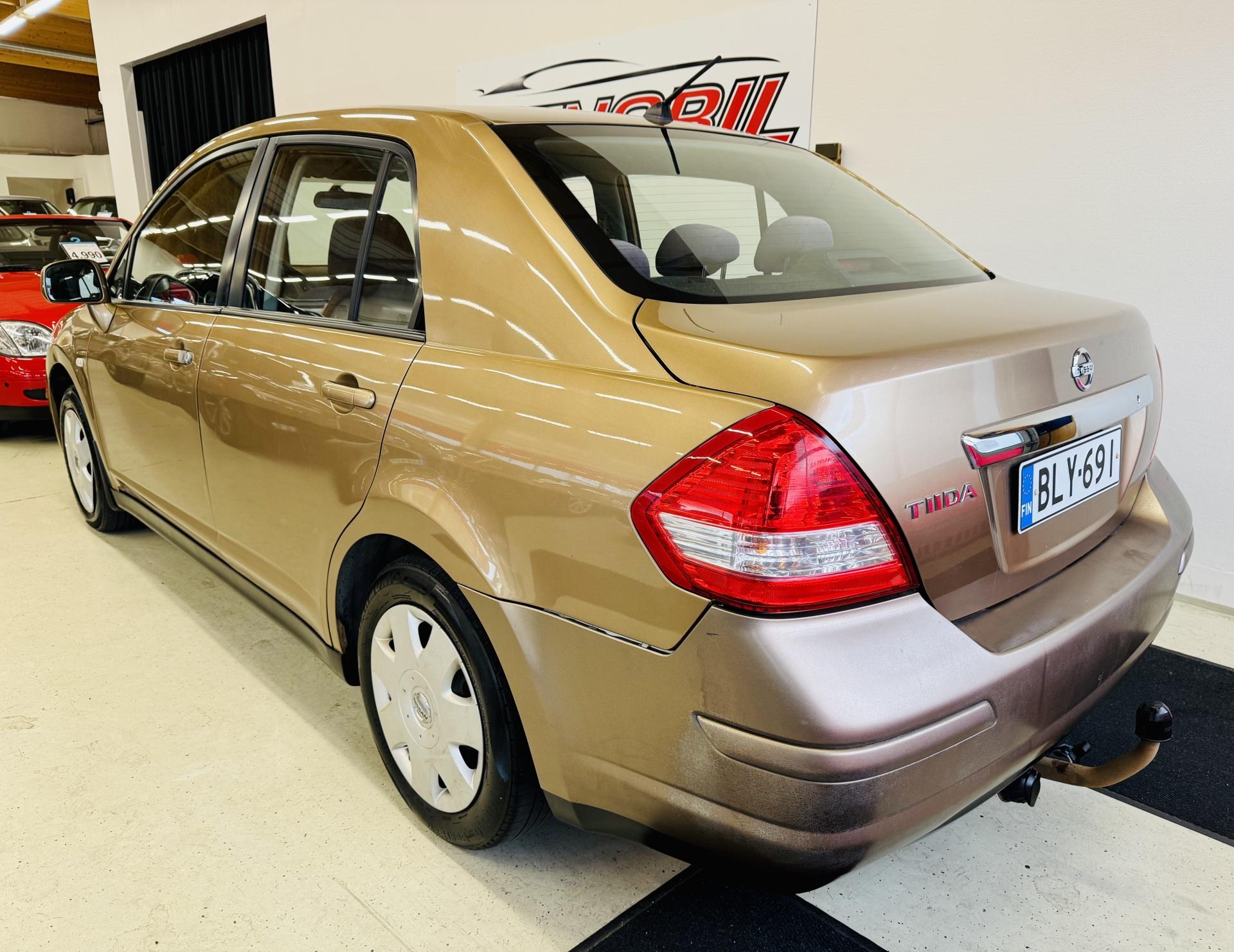 NISSAN Tiida 2008