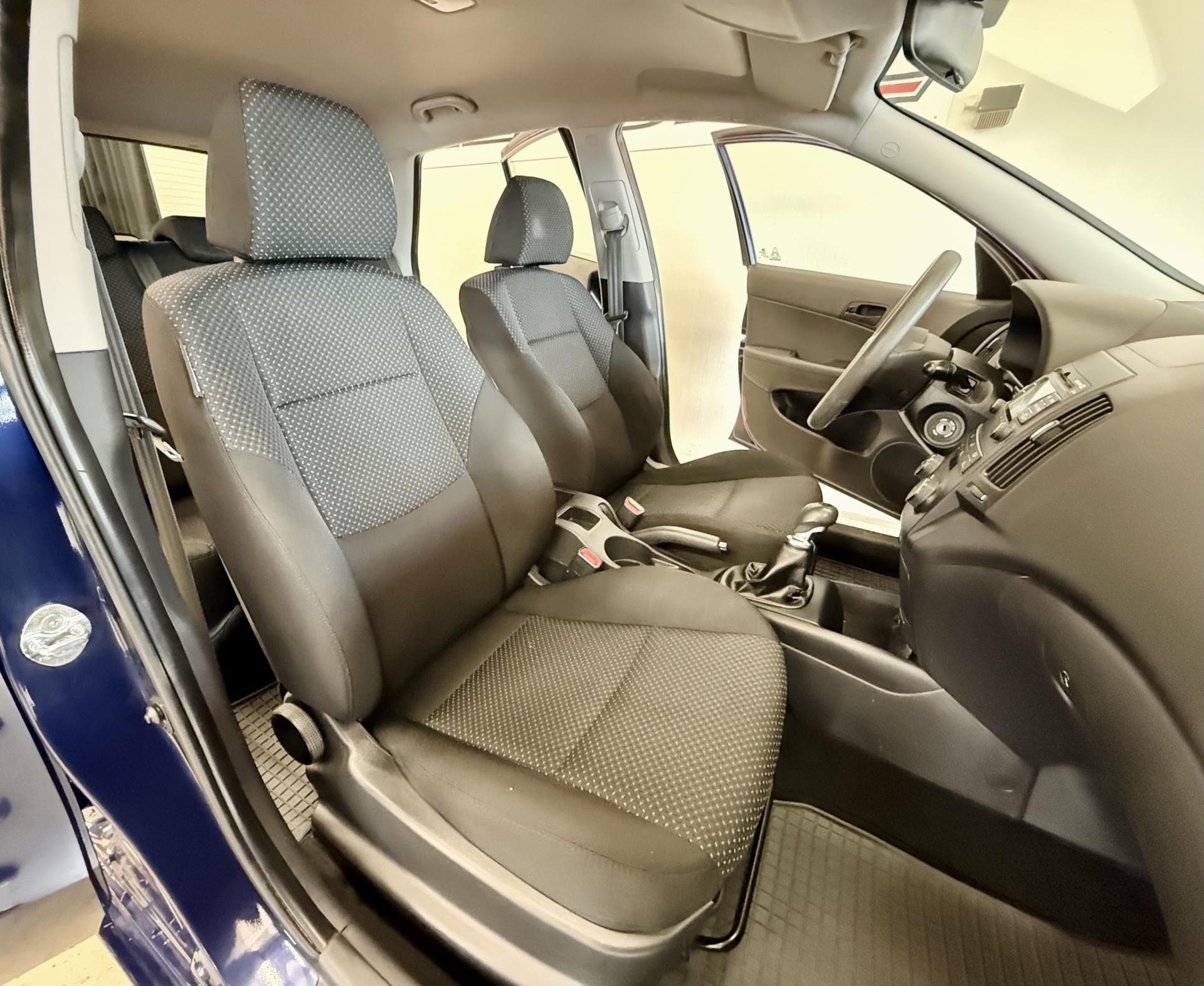 HYUNDAI i30 2012