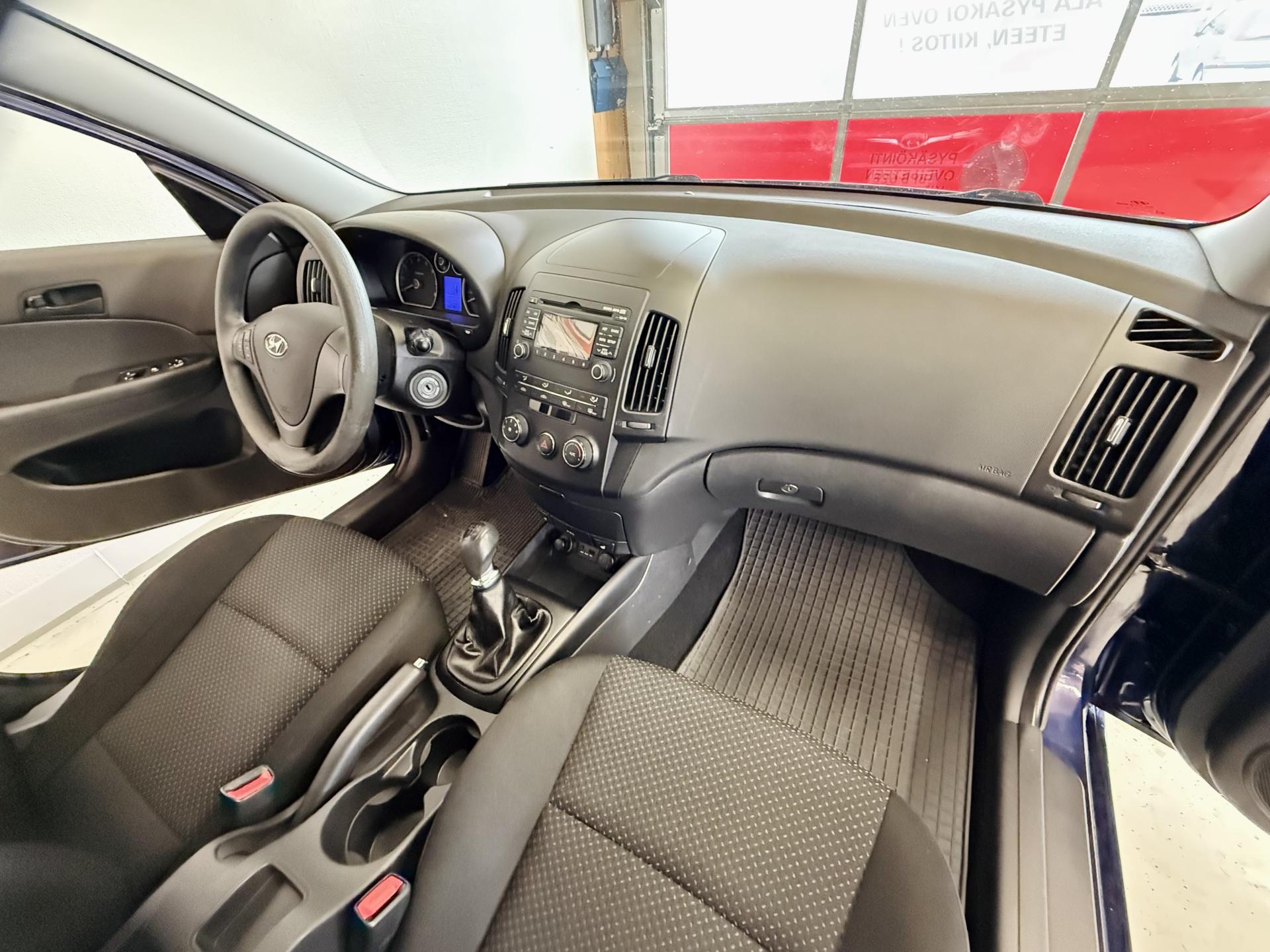HYUNDAI i30 2012