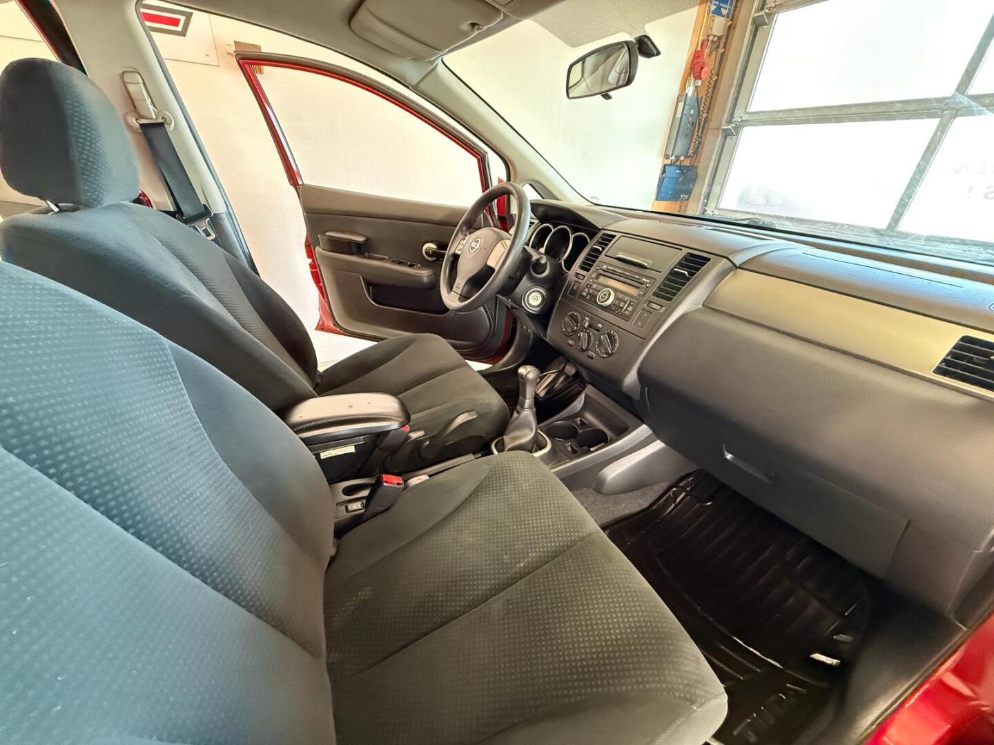 NISSAN Tiida 2010