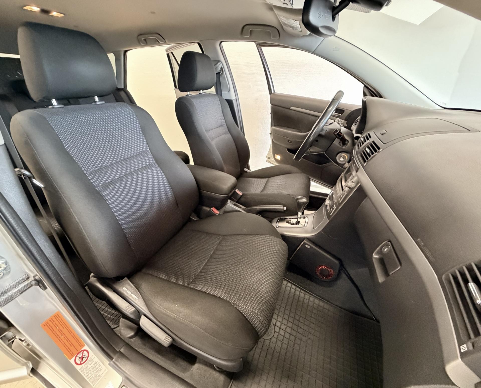 TOYOTA Avensis 2009