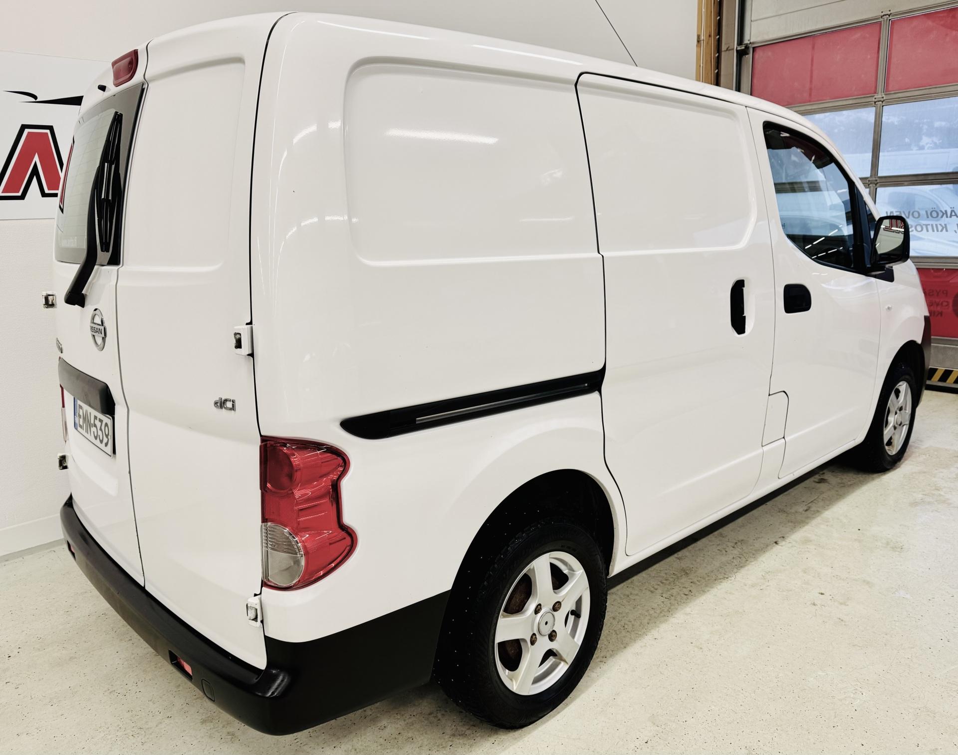 NISSAN NV200 2013