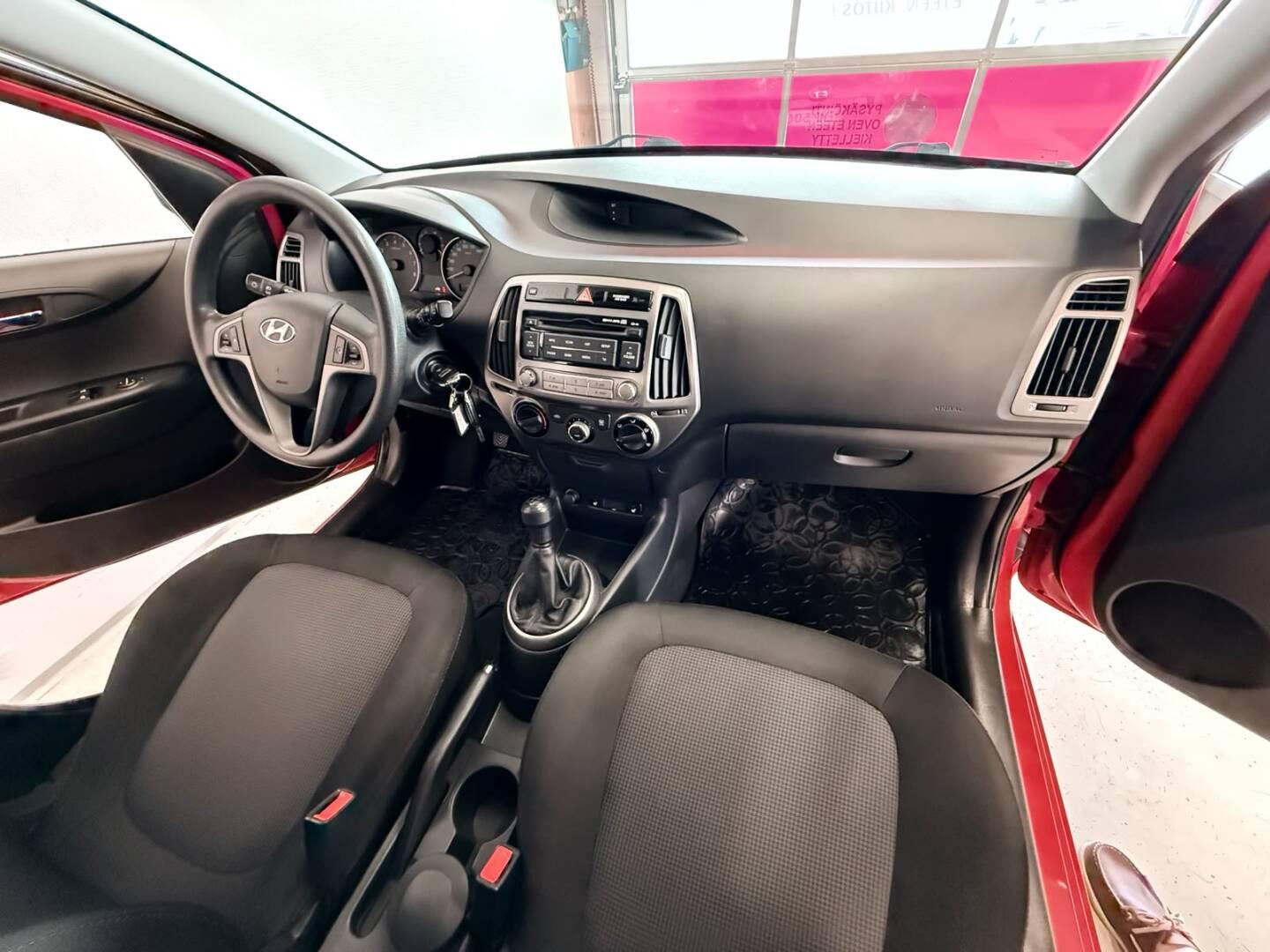 HYUNDAI i20 2013