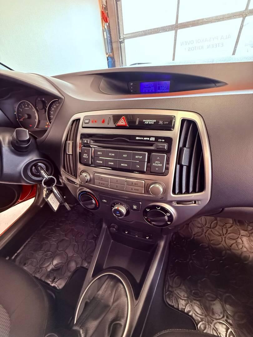 HYUNDAI i20 2013