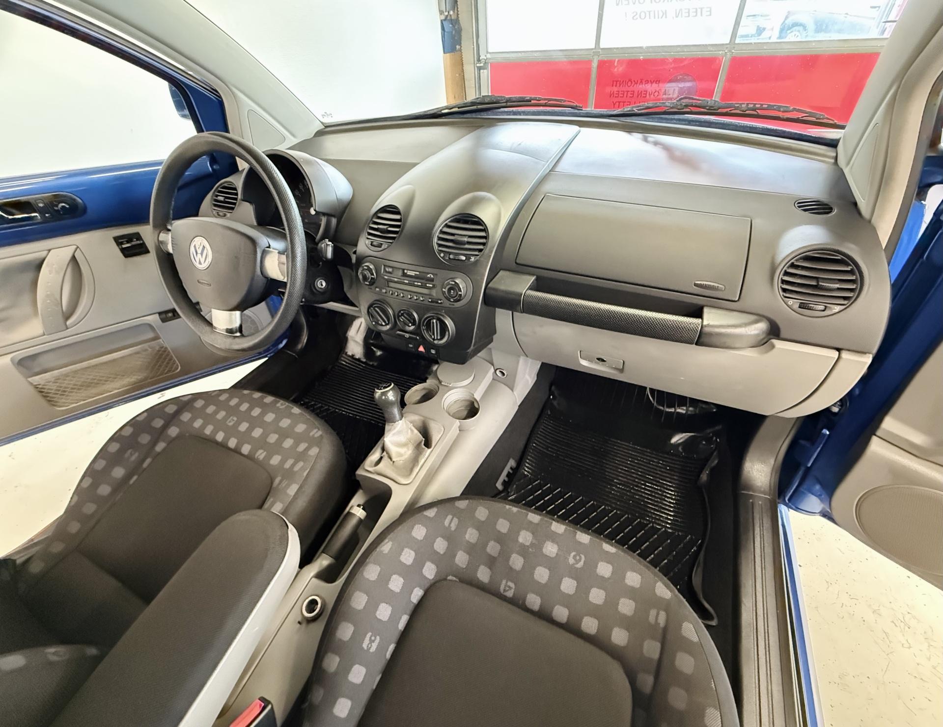 VOLKSWAGEN New Beetle 1999