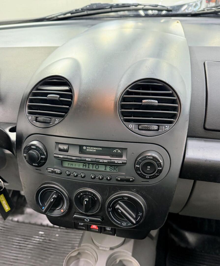 VOLKSWAGEN New Beetle 1999