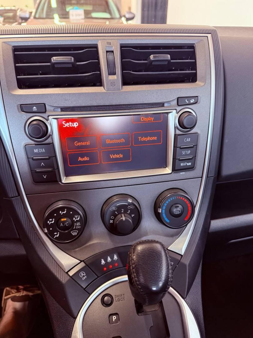 TOYOTA Verso-S 2012