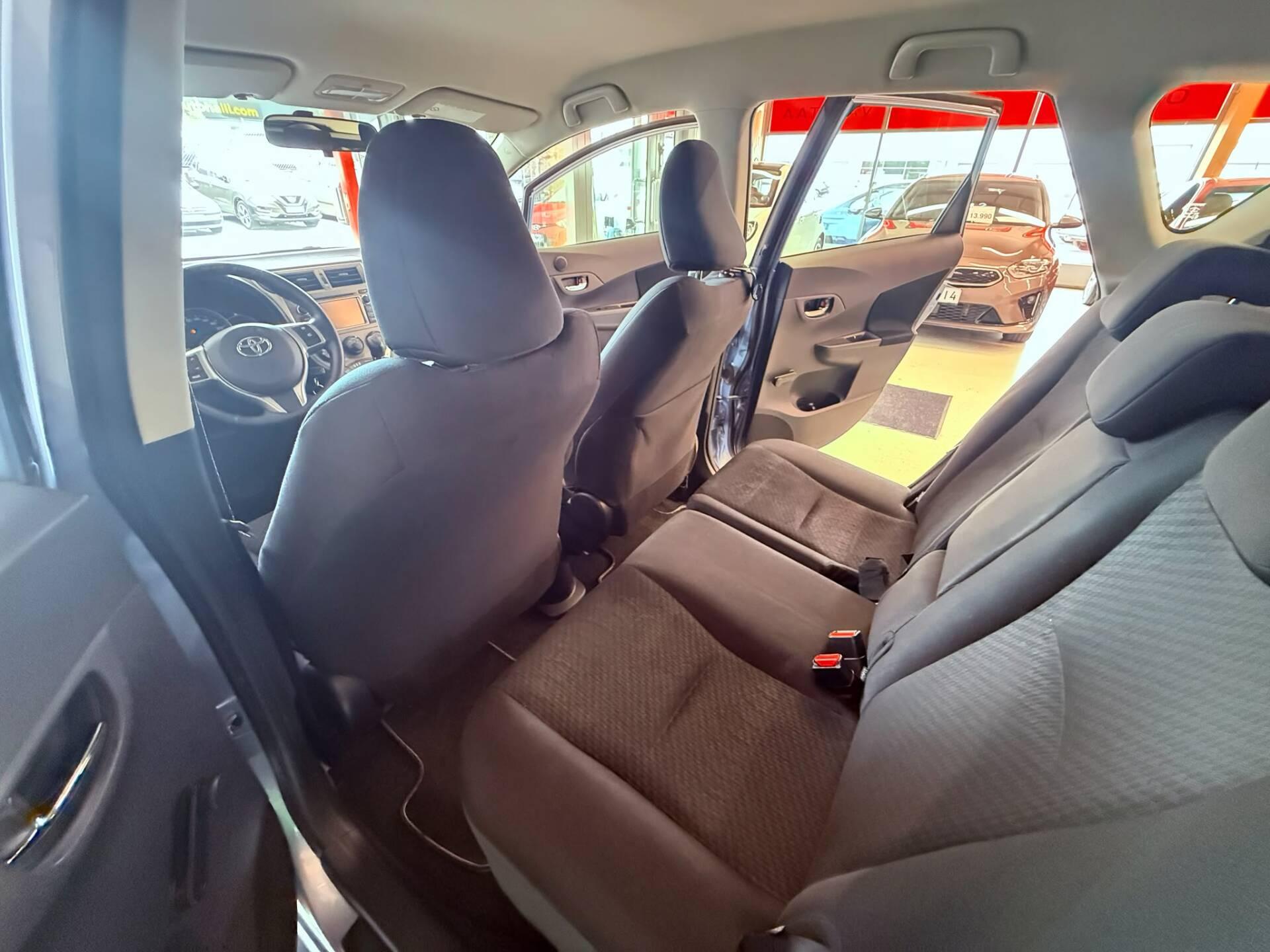 TOYOTA Verso-S 2012