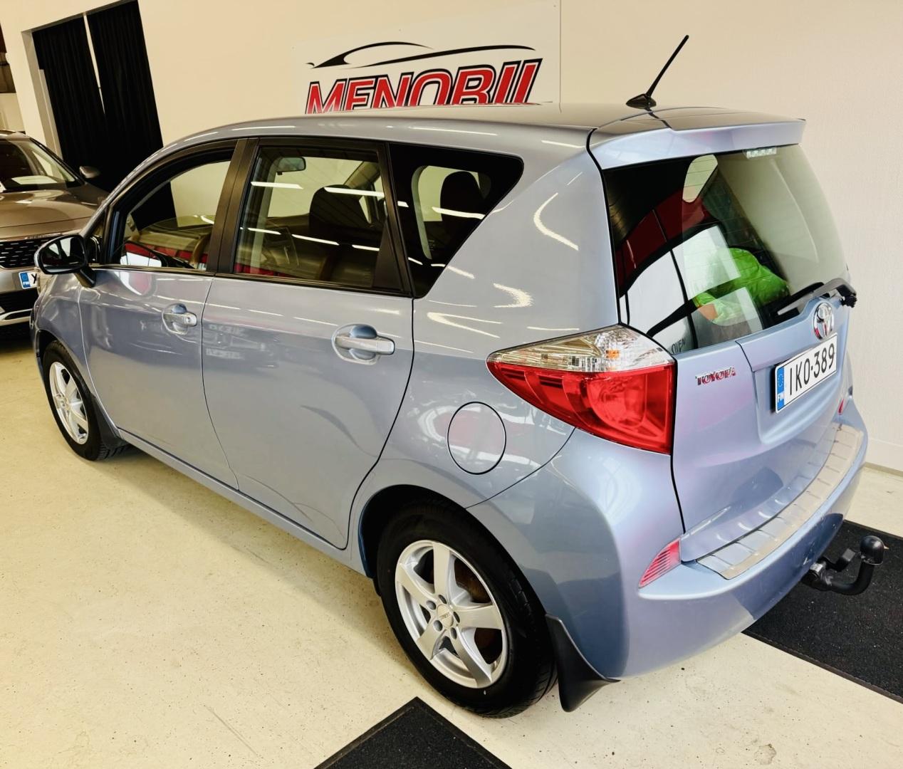 TOYOTA Verso-S 2012