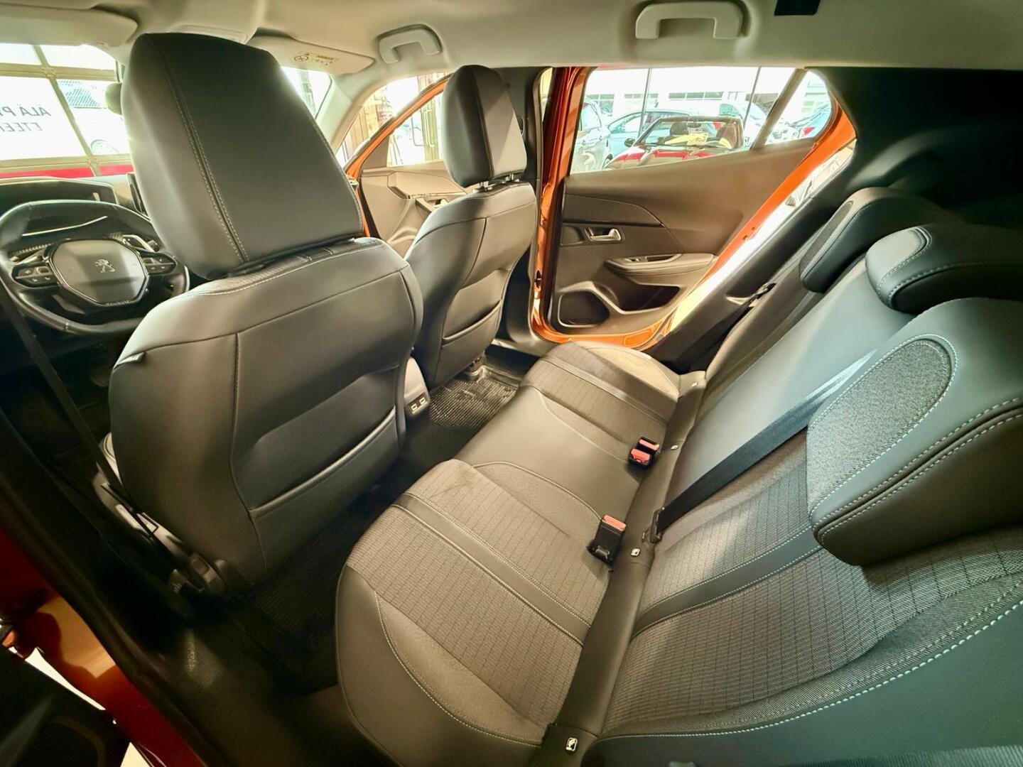 PEUGEOT 2008 2021
