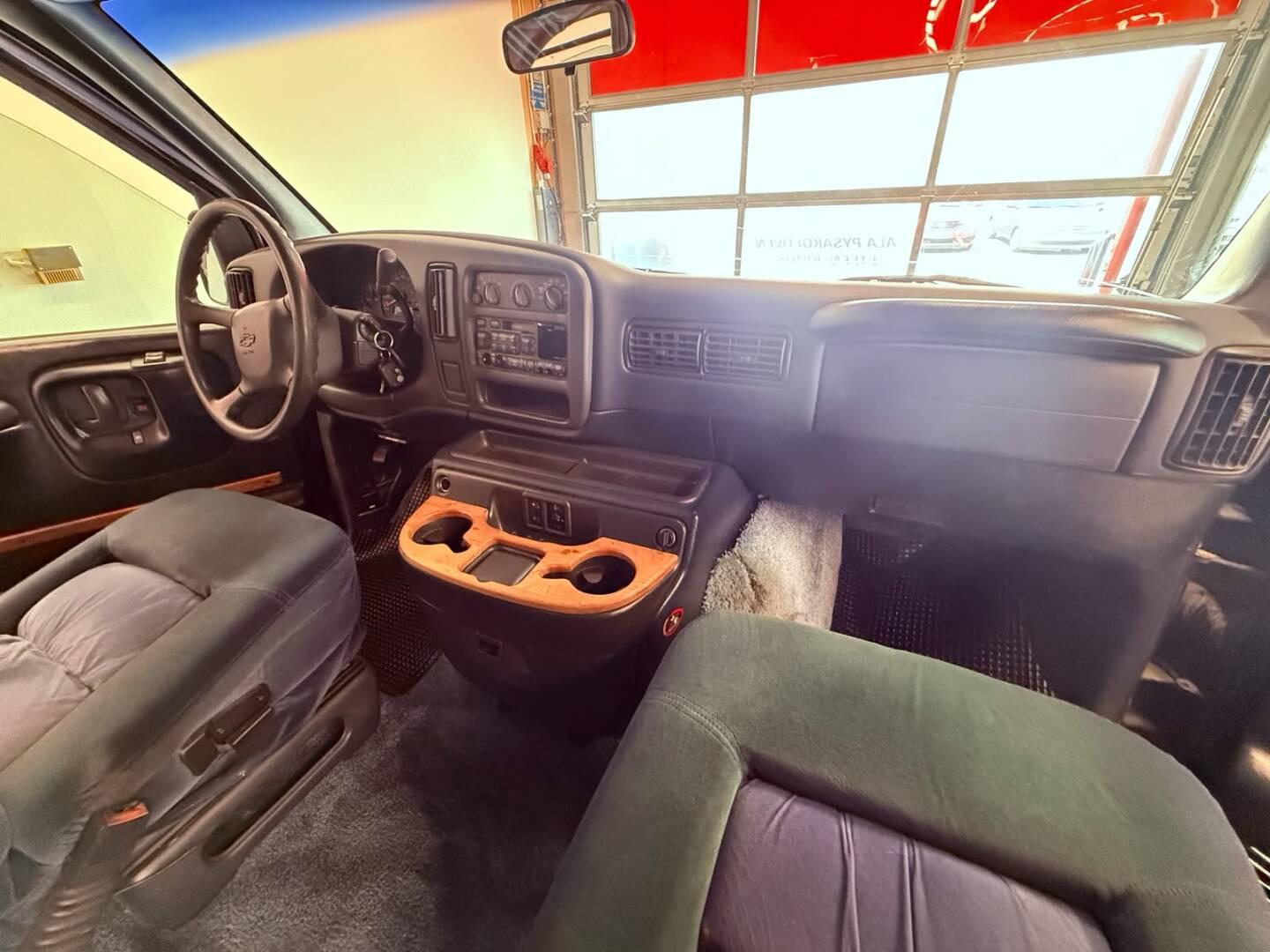 CHEVROLET Chevy Van 1999