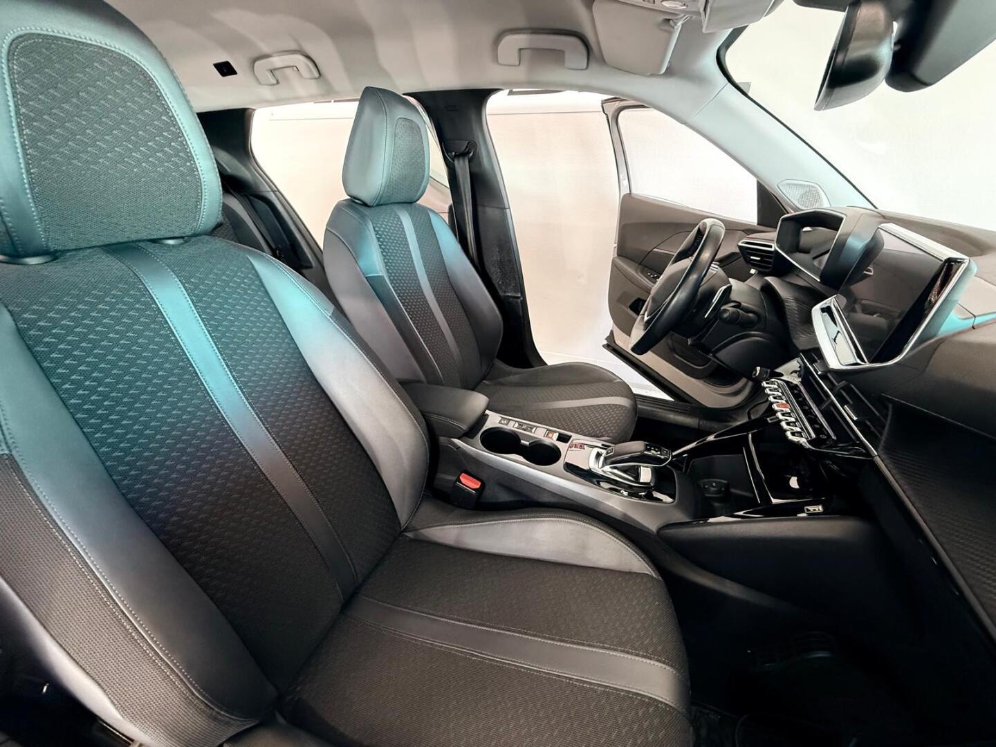 PEUGEOT 2008 2021